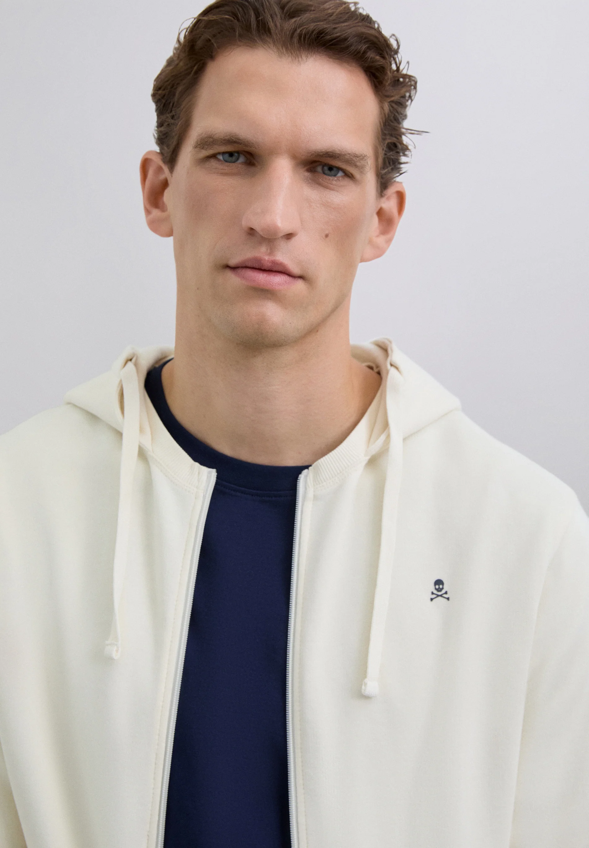 SUDADERA CAPUCHA BORDADA CONTRASTE - Image 3