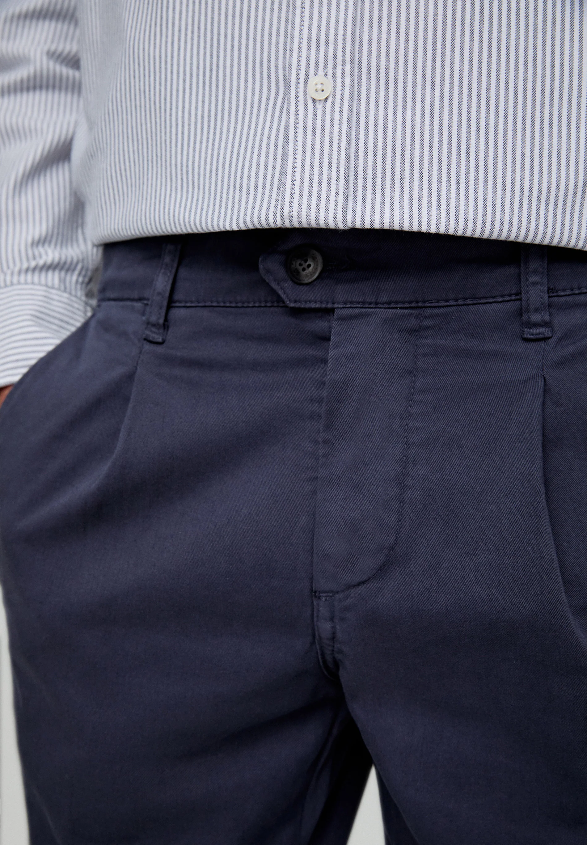 PANTALÓN CHINO PINZAS - Image 3