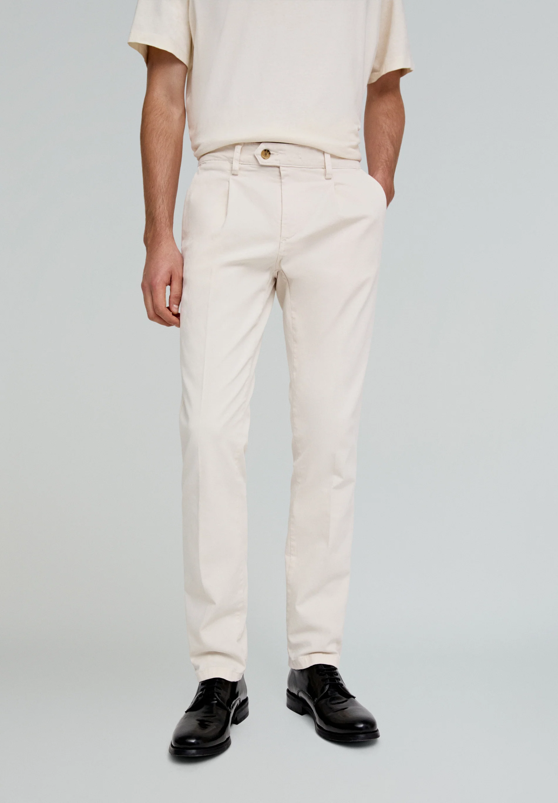 PANTALÓN CHINO PINZAS - Image 2