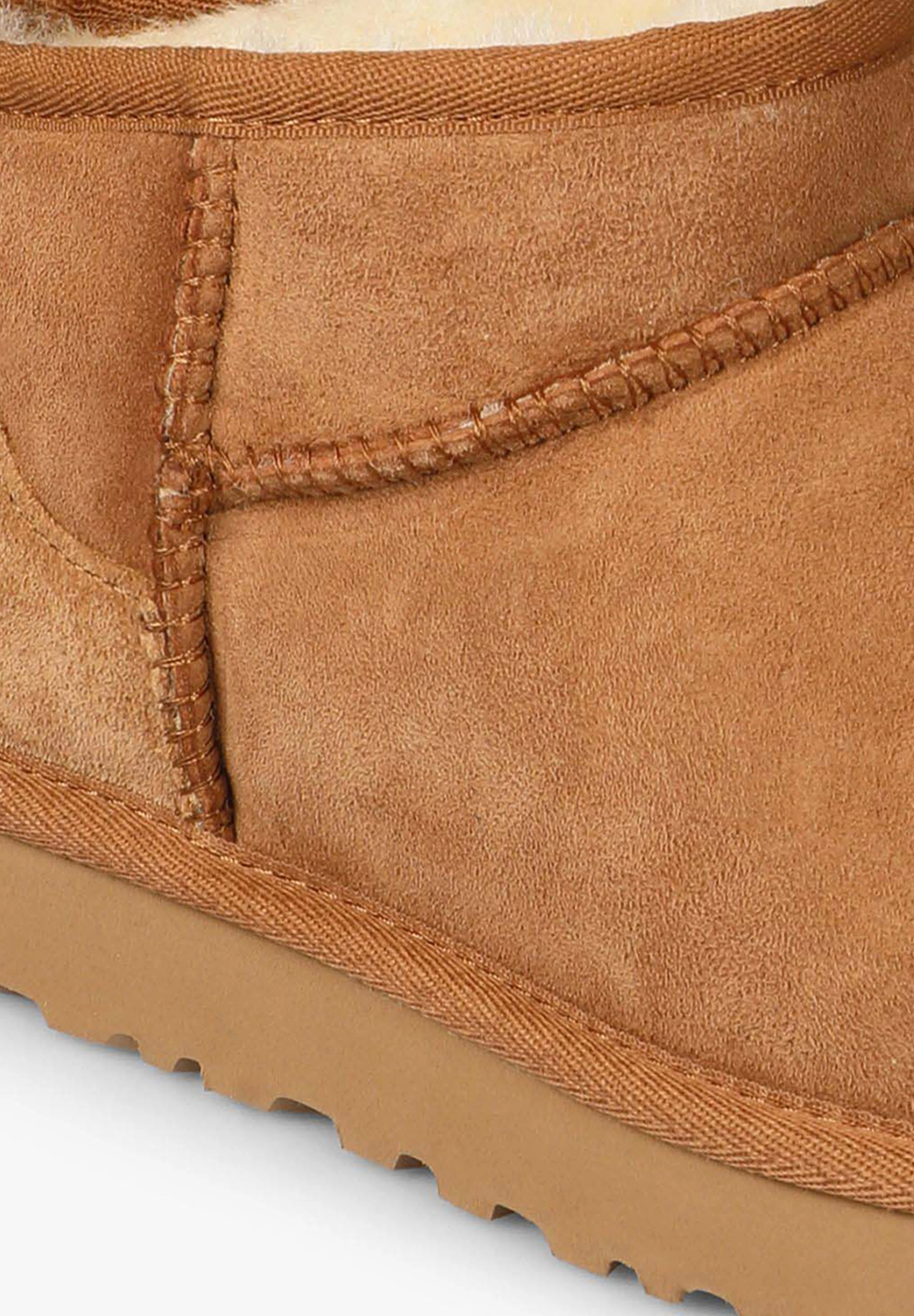 UGG | BOTAS CLASSIC ULTRA MINI MUJER - Image 4