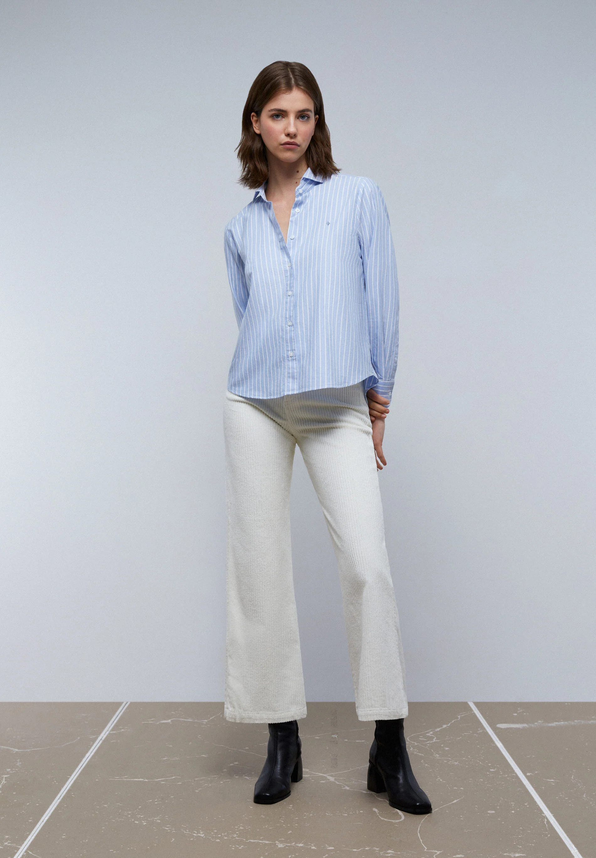 CAMISA CLÁSICA BORDADO PECHO - Image 2