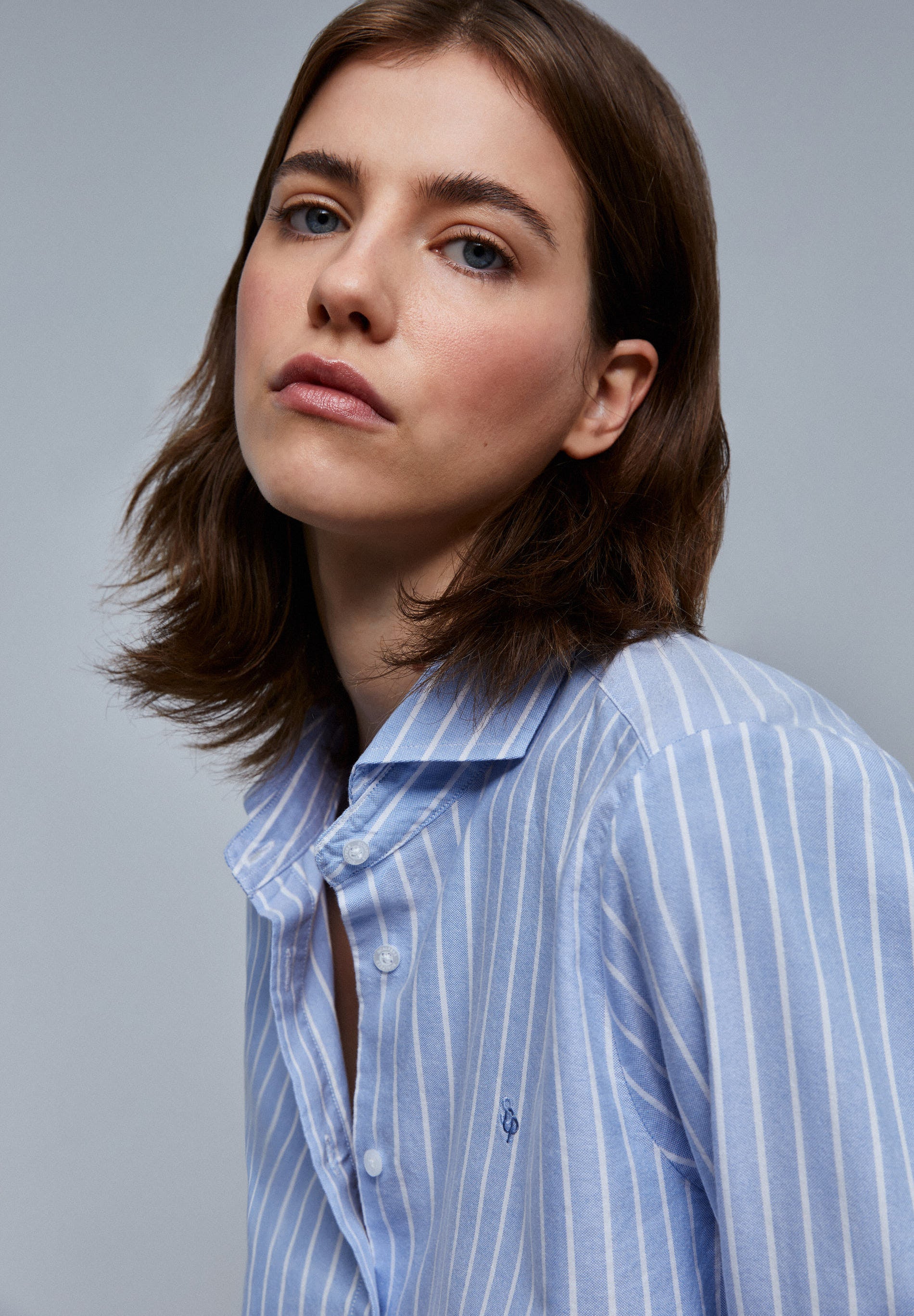 CAMISA CLÁSICA BORDADO PECHO - Image 3