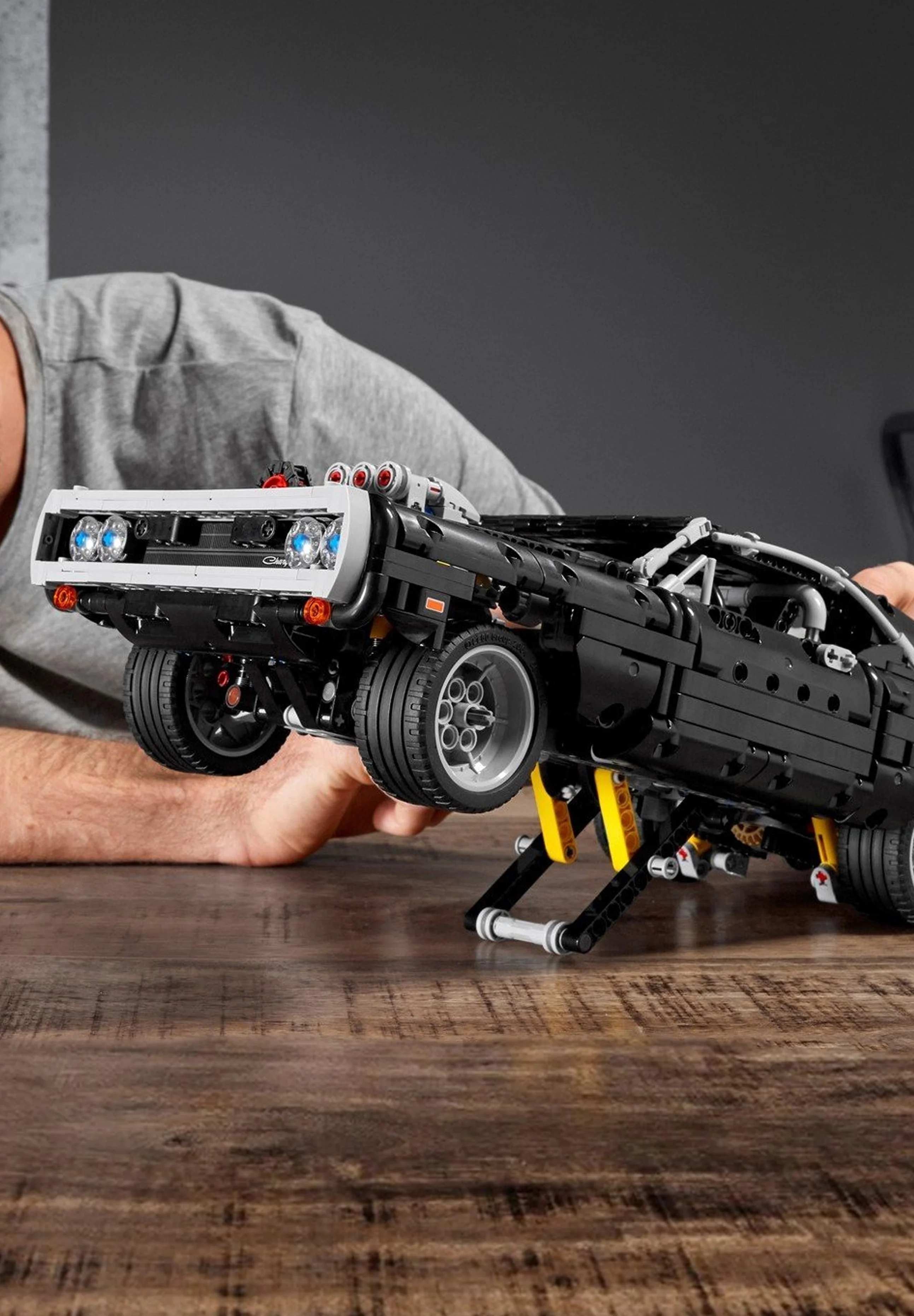 LEGO | DOM'S DODGE CHARGER - Image 3