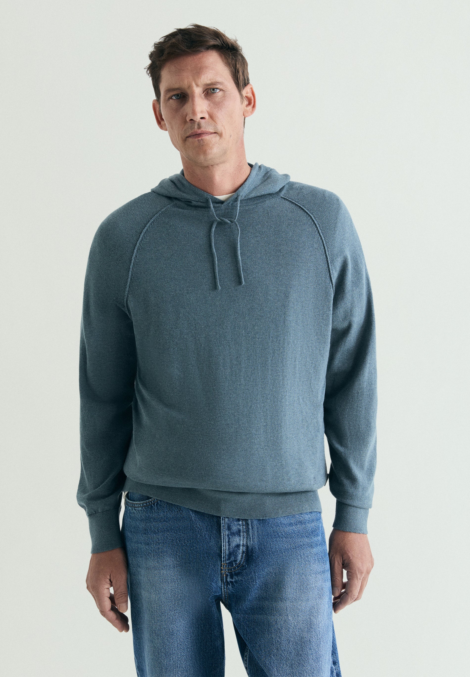 SUDADERA CON CAPUCHA TRICOT