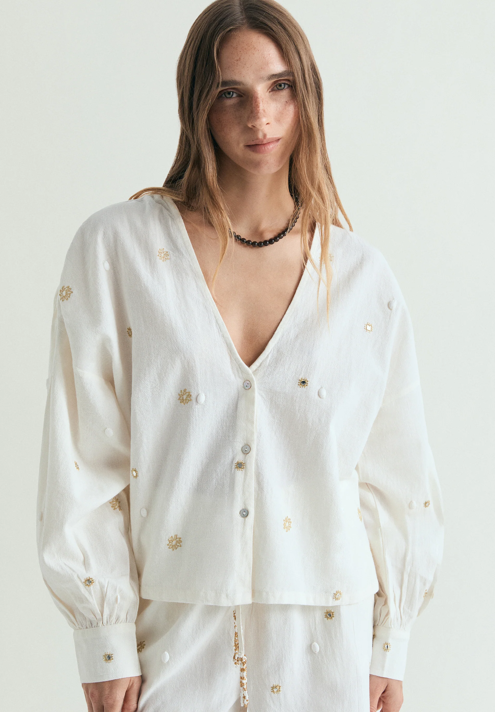 CAMISA DETALLES METÁLICOS - Image 2