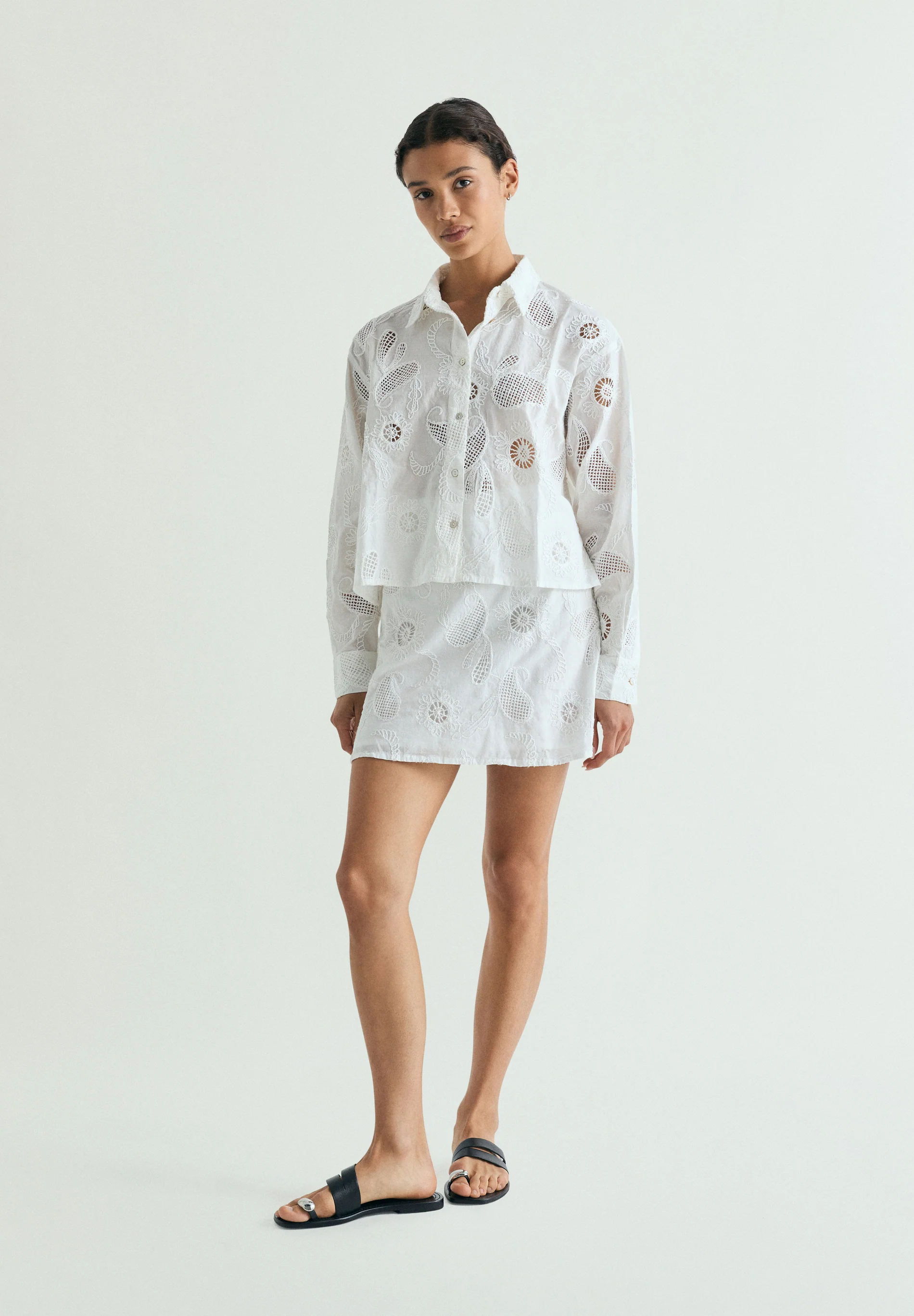 CAMISA BORDADOS PERFORADA