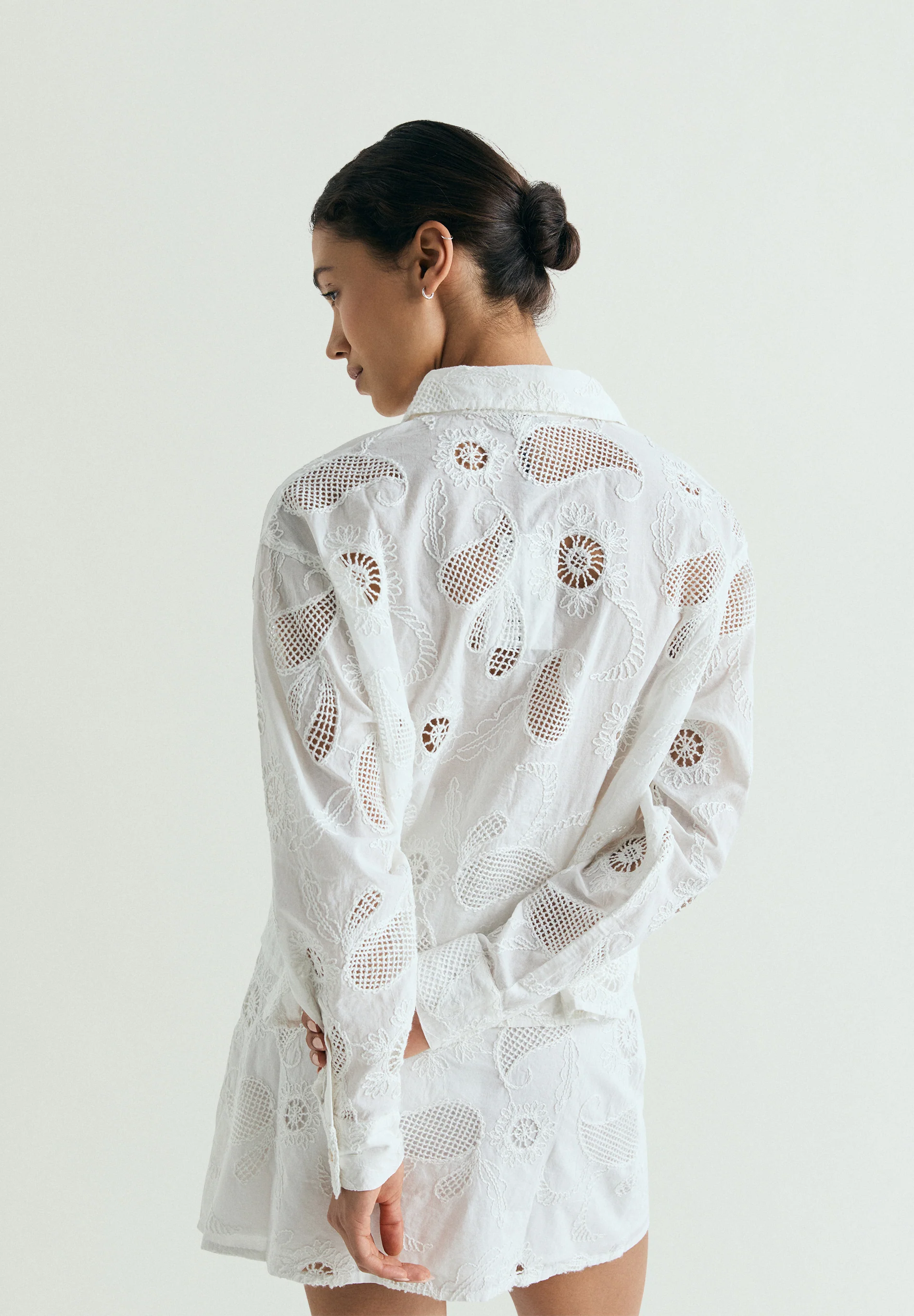 CAMISA BORDADOS PERFORADA - Image 4