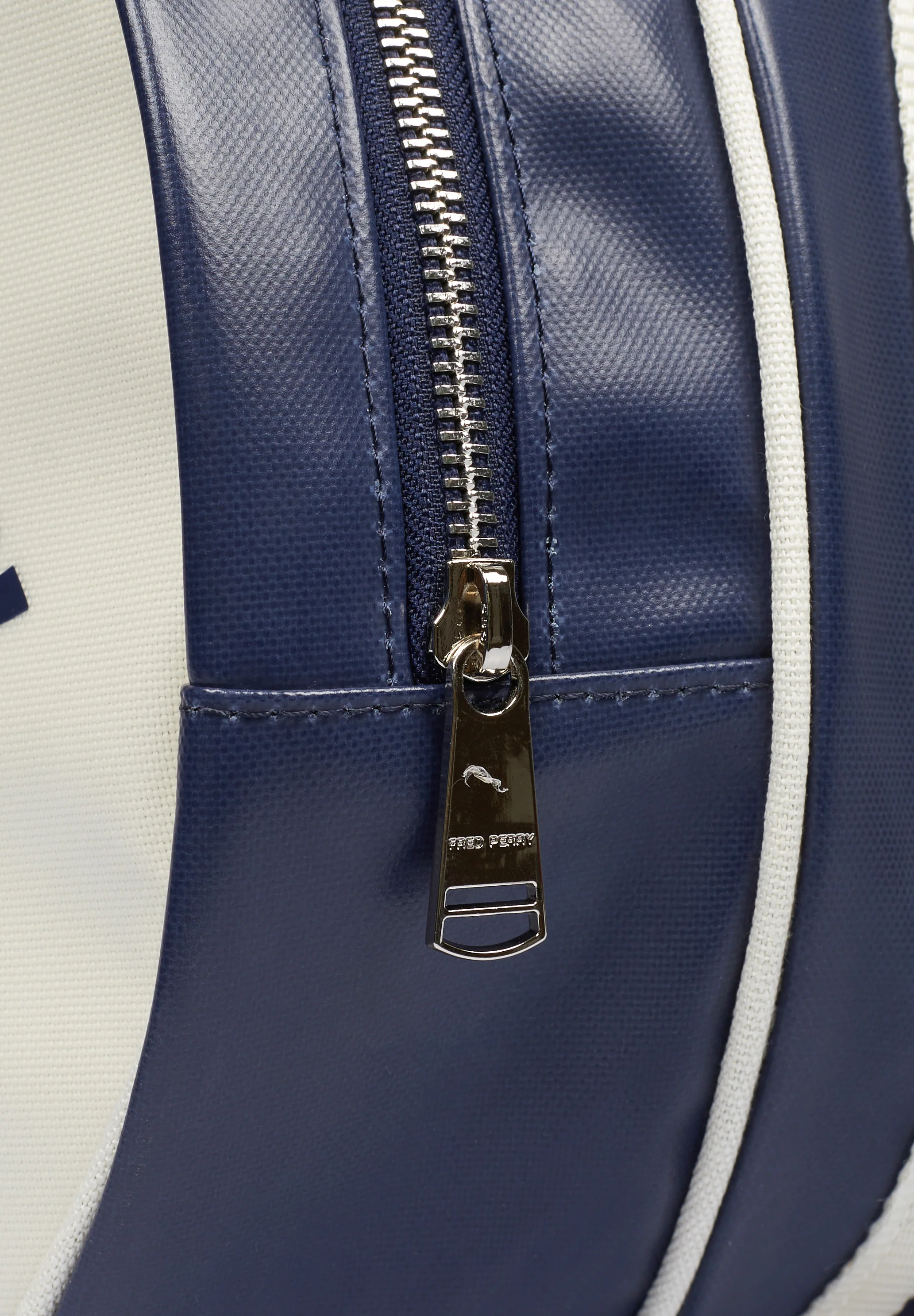 FRED PERRY | BOLSA CLASSIC BARREL L7255 - Image 5