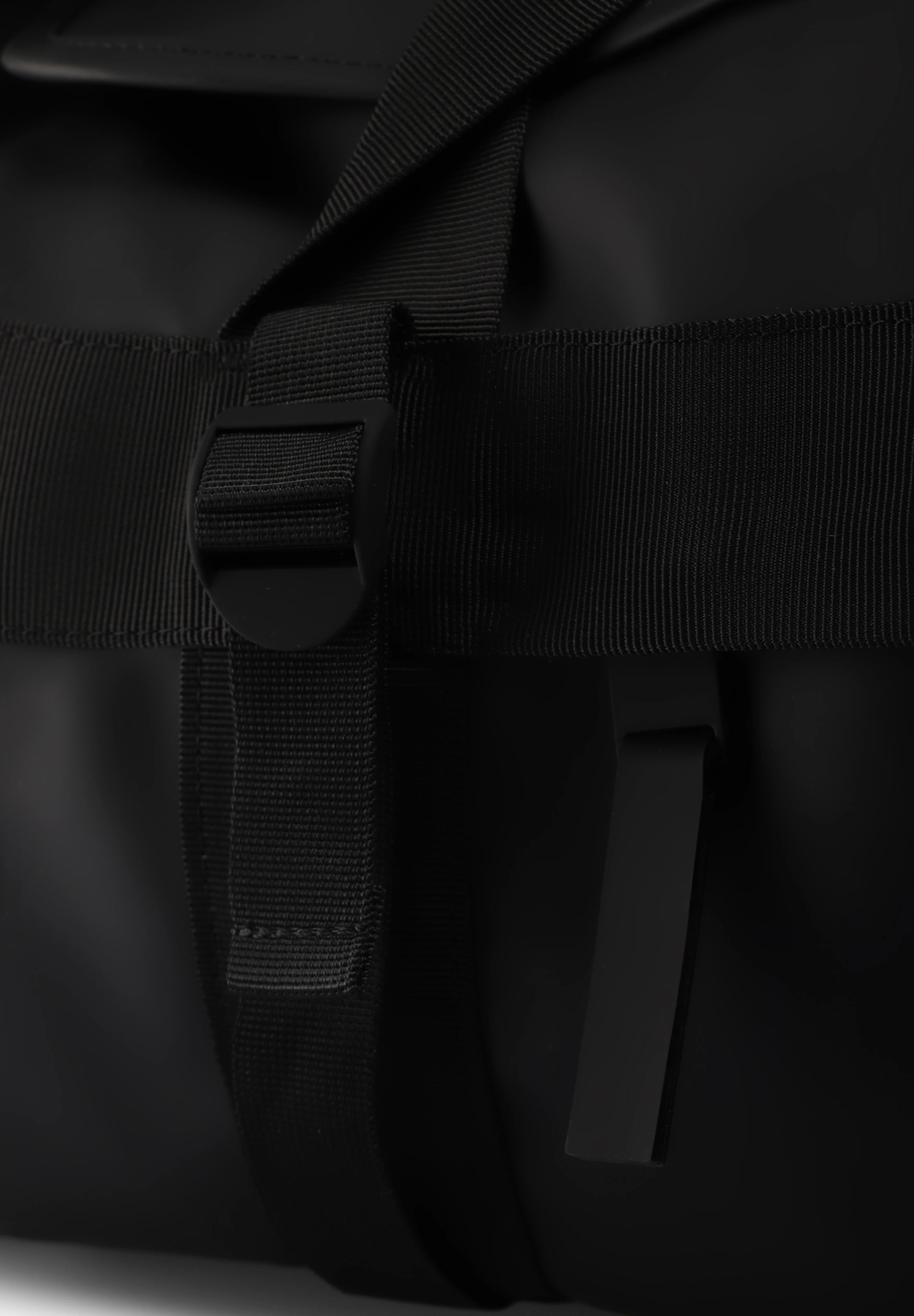 RAINS | MOCHILA TEXEL DUFFEL SMALL W3 - Image 5