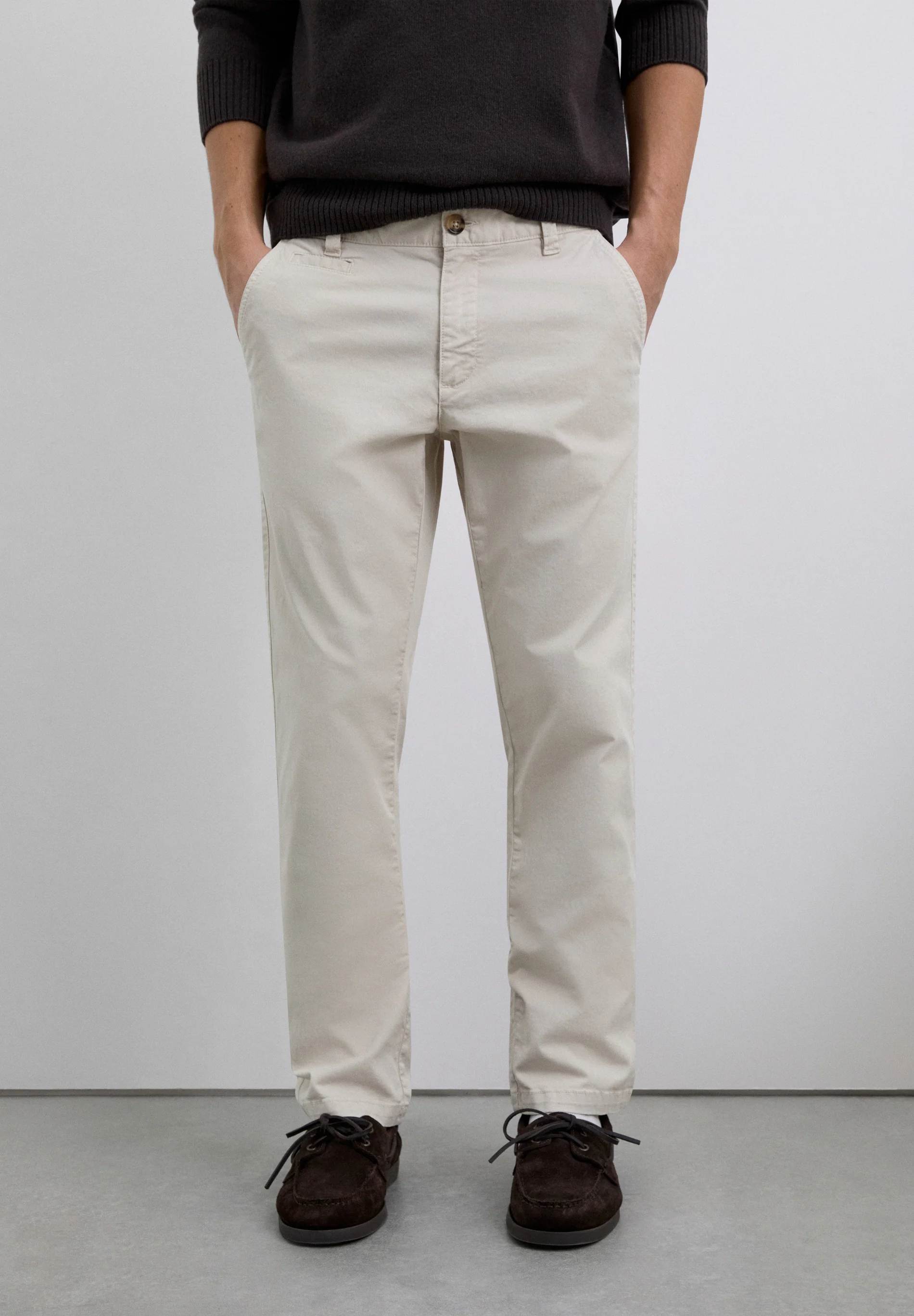 PANTALÓN CHINO CASUAL - Image 2