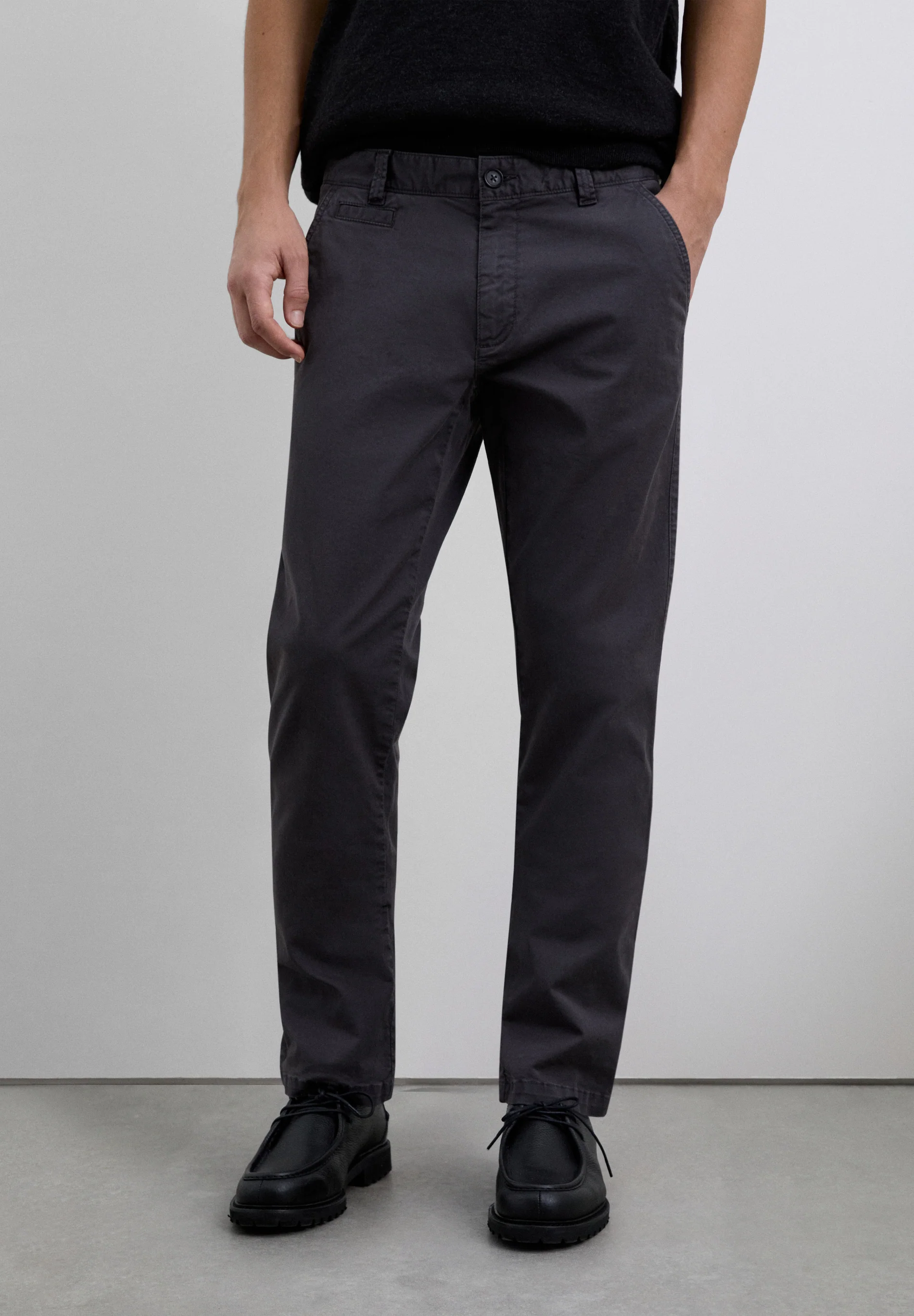 PANTALÓN CHINO CASUAL - Image 2