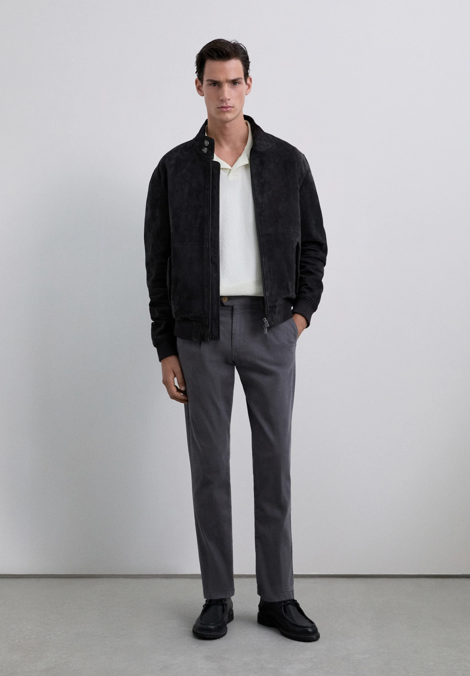 PANTALÓN CHINO PINZAS