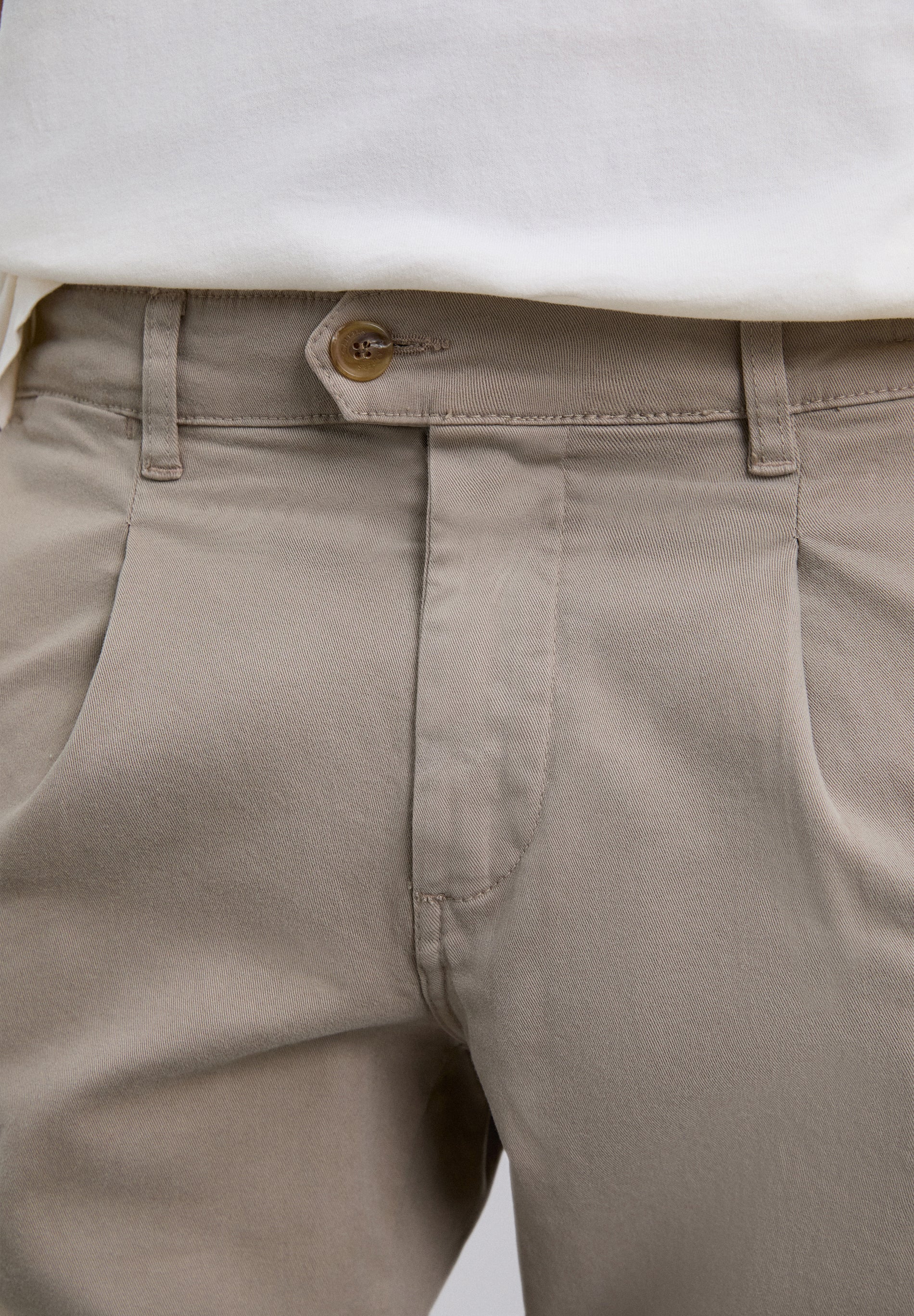 PANTALÓN CHINO PINZAS - Image 3