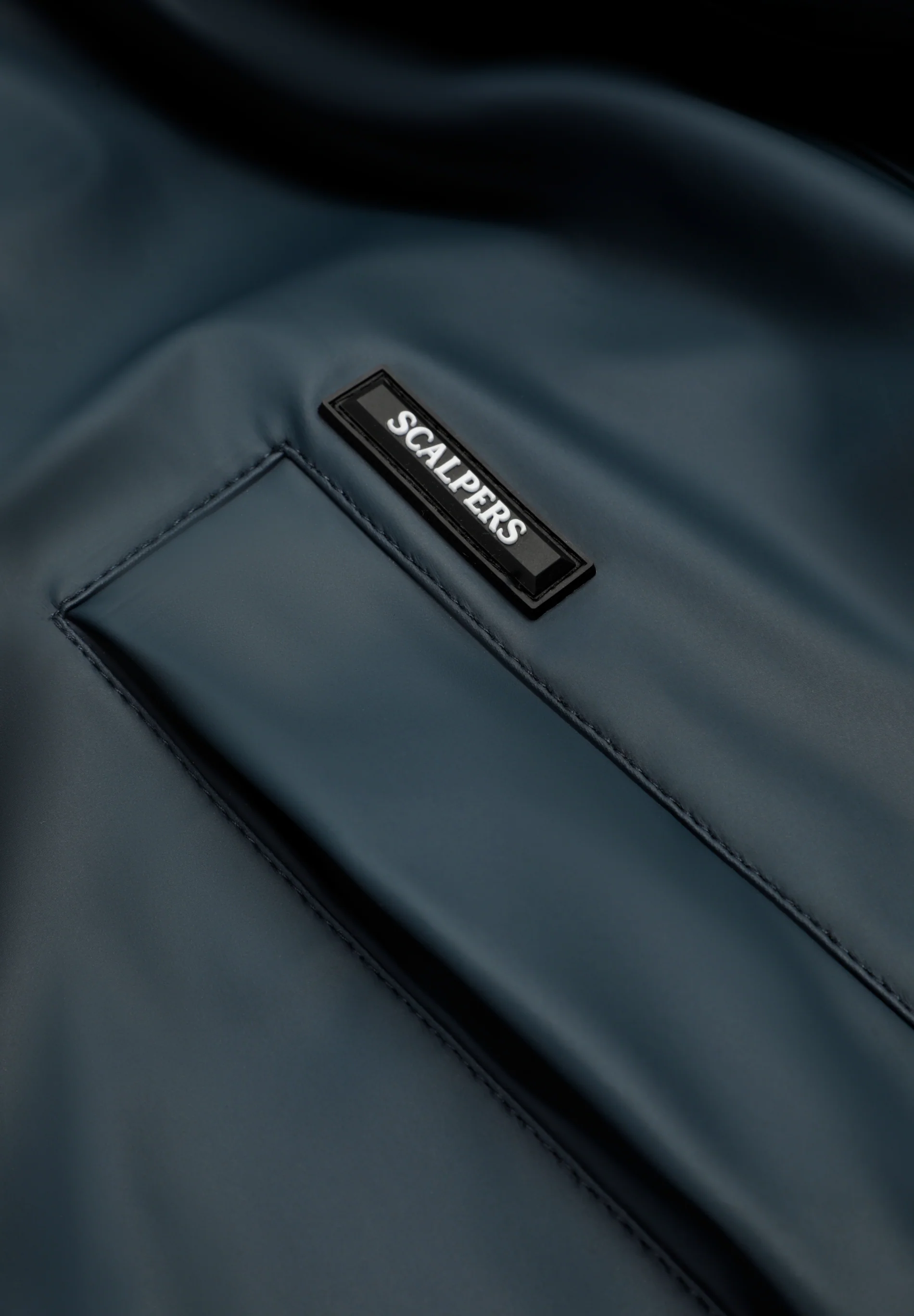 PARKA IMPERMEABLE CON CAPUCHA - Image 9