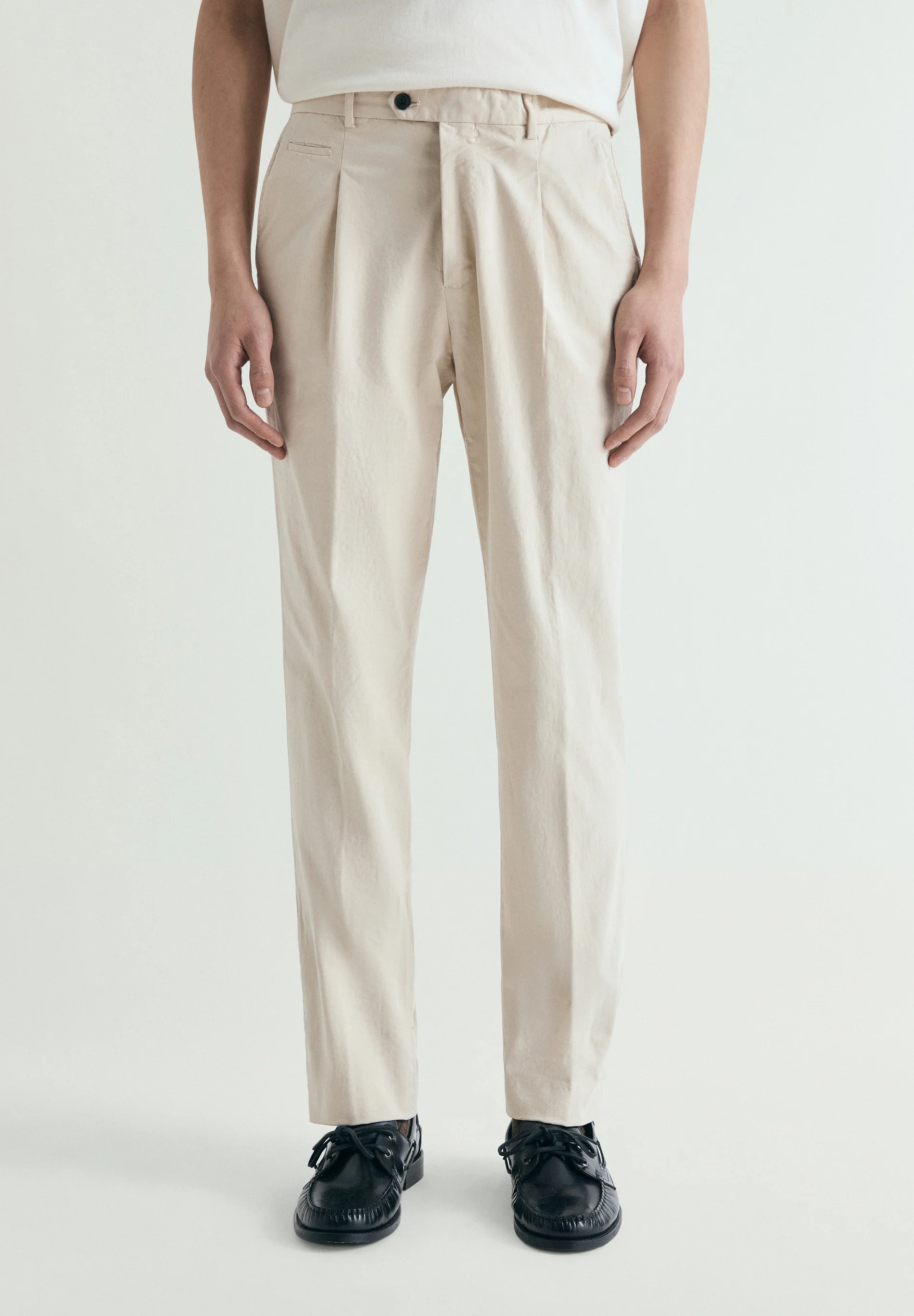PANTALÓN CHINO PINZAS - Image 2
