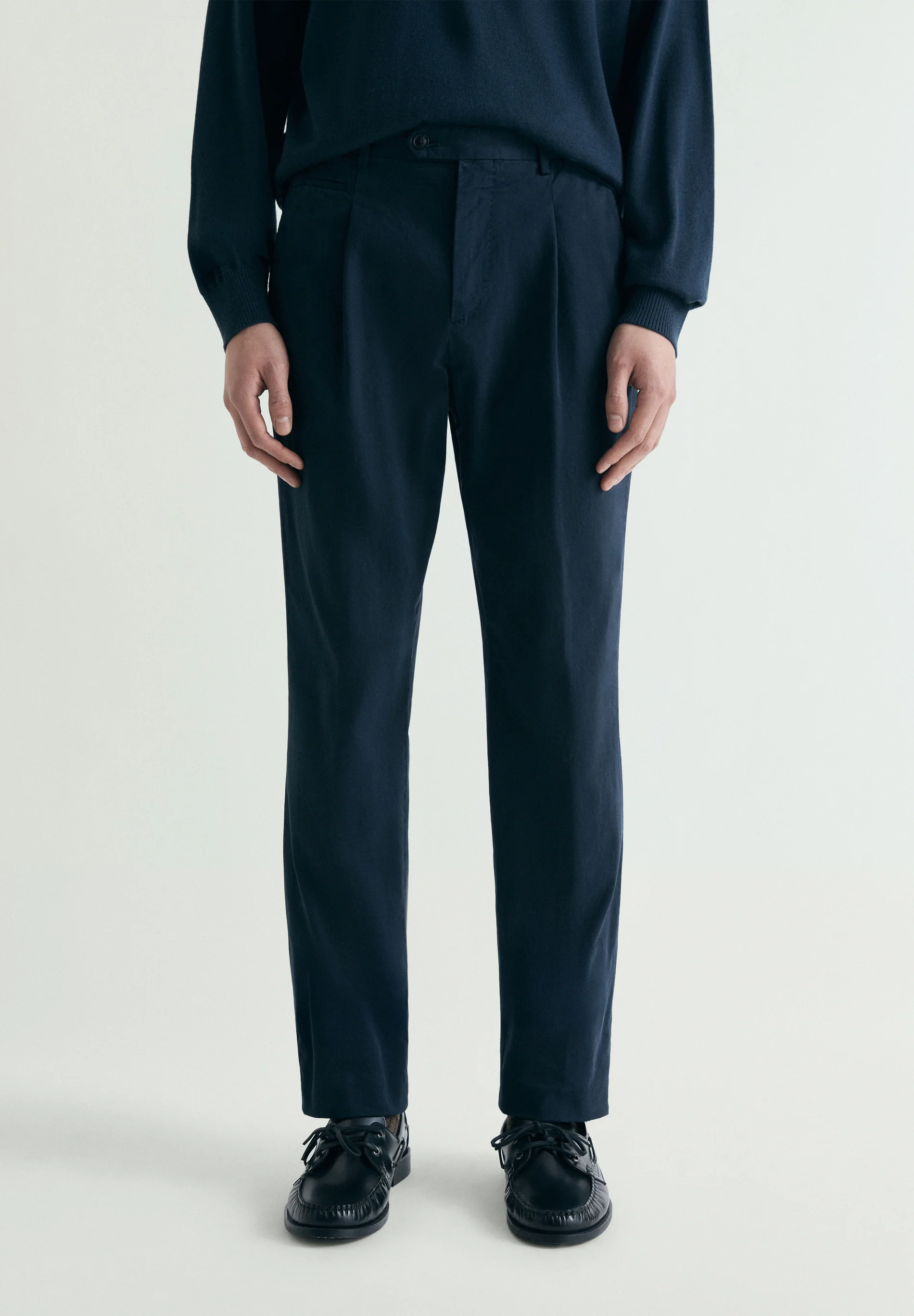 PANTALÓN CHINO PINZAS - Image 2