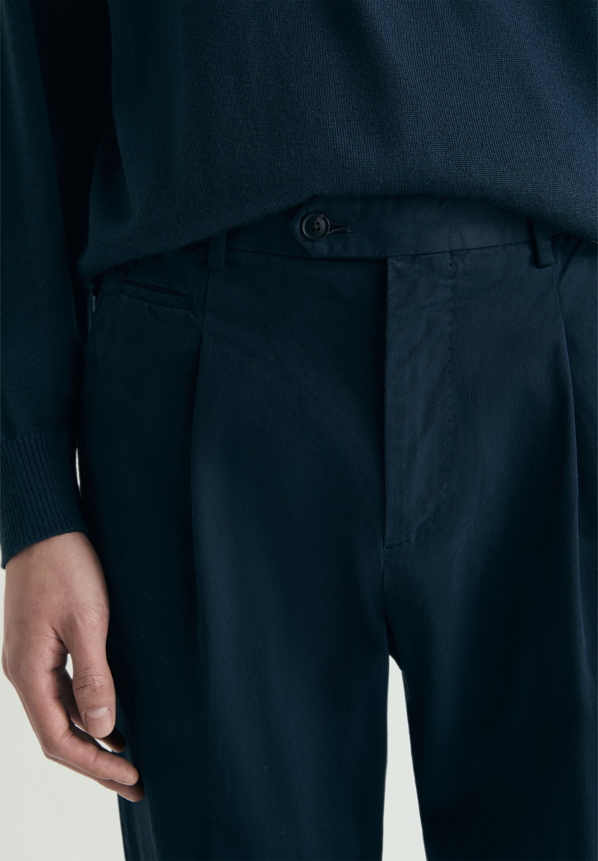 PANTALÓN CHINO PINZAS - Image 3