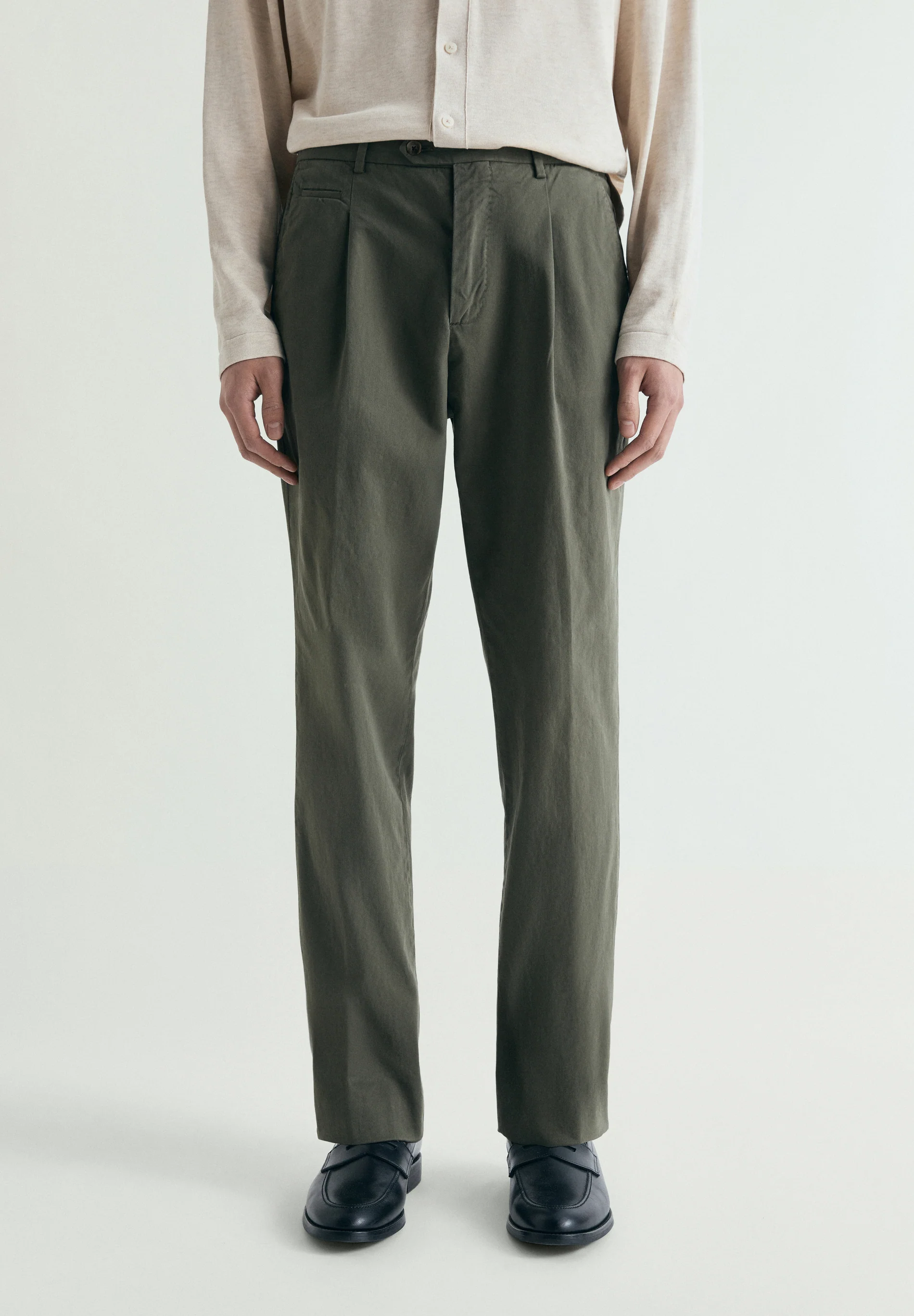 PANTALÓN CHINO PINZAS - Image 2