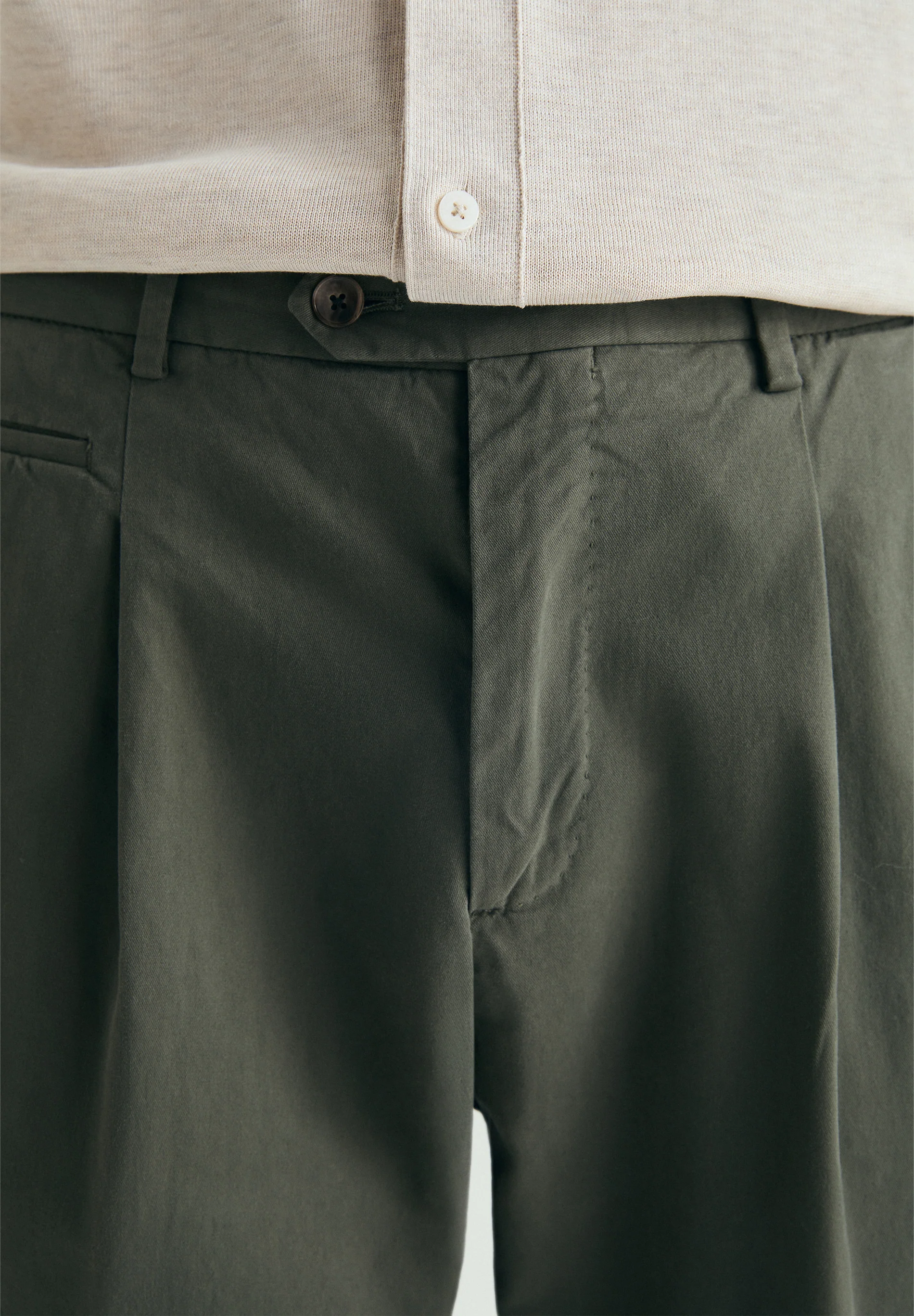 PANTALÓN CHINO PINZAS - Image 3