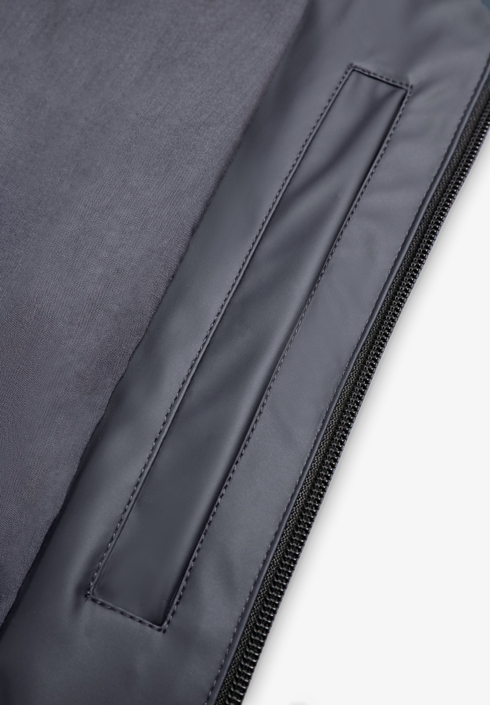 CHAQUETA IMPERMEABLE LOGO - Image 10