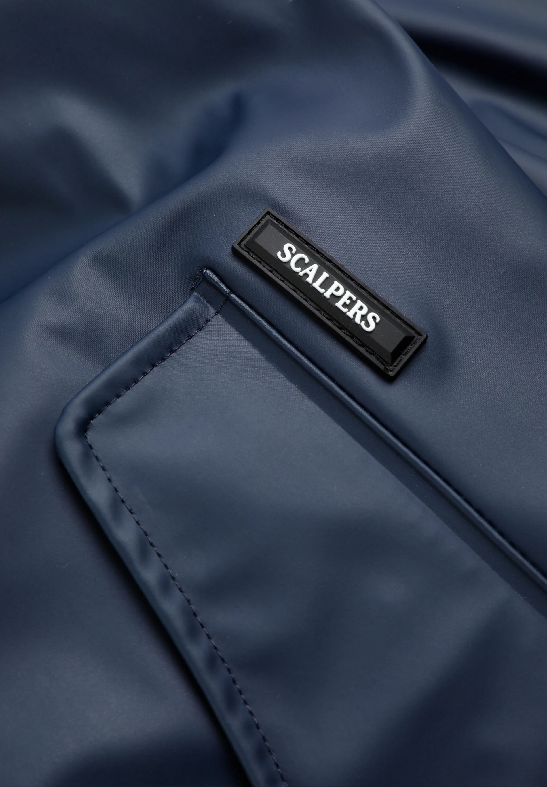 CHAQUETA IMPERMEABLE LOGO - Image 9
