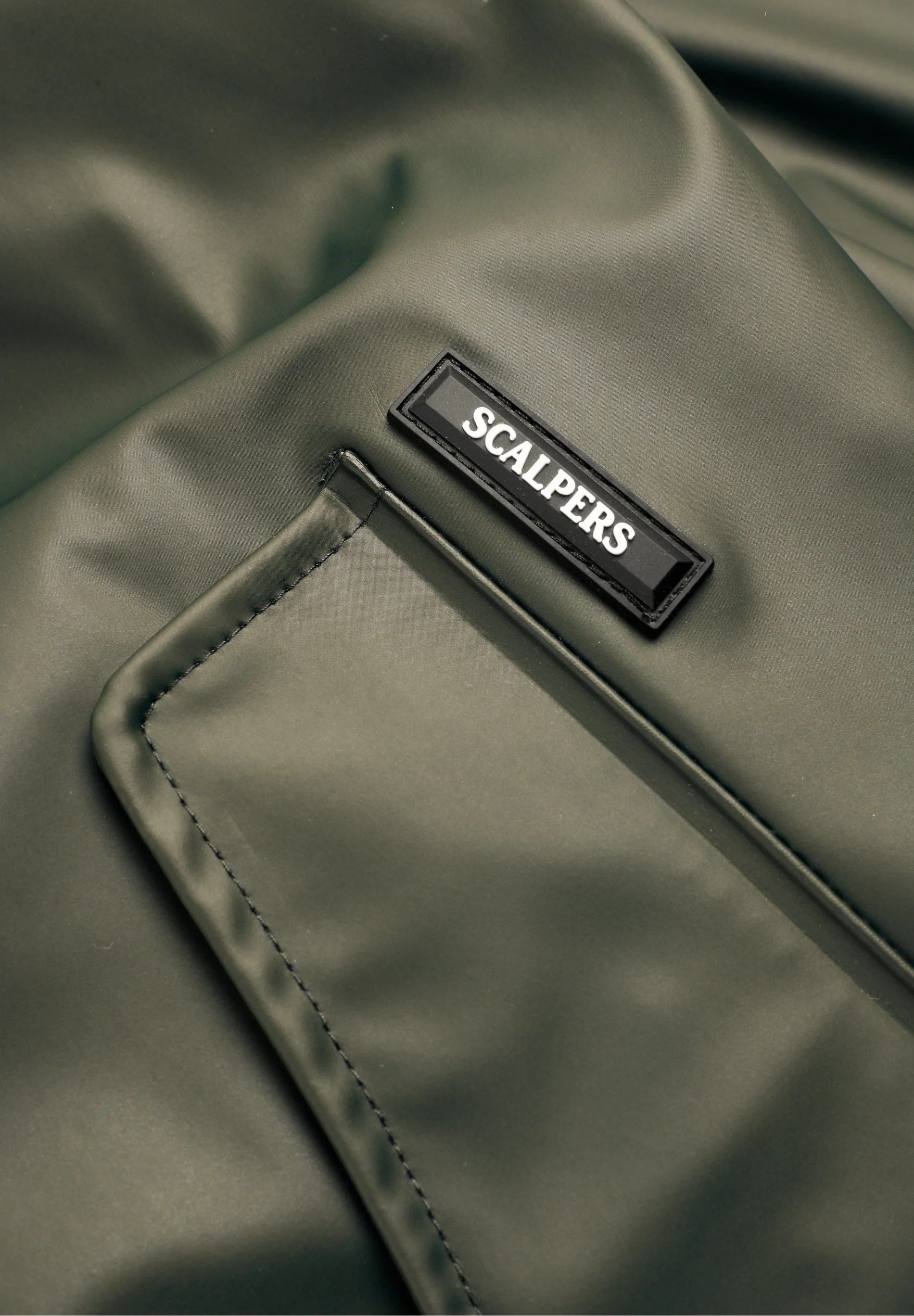 CHAQUETA IMPERMEABLE LOGO - Image 10
