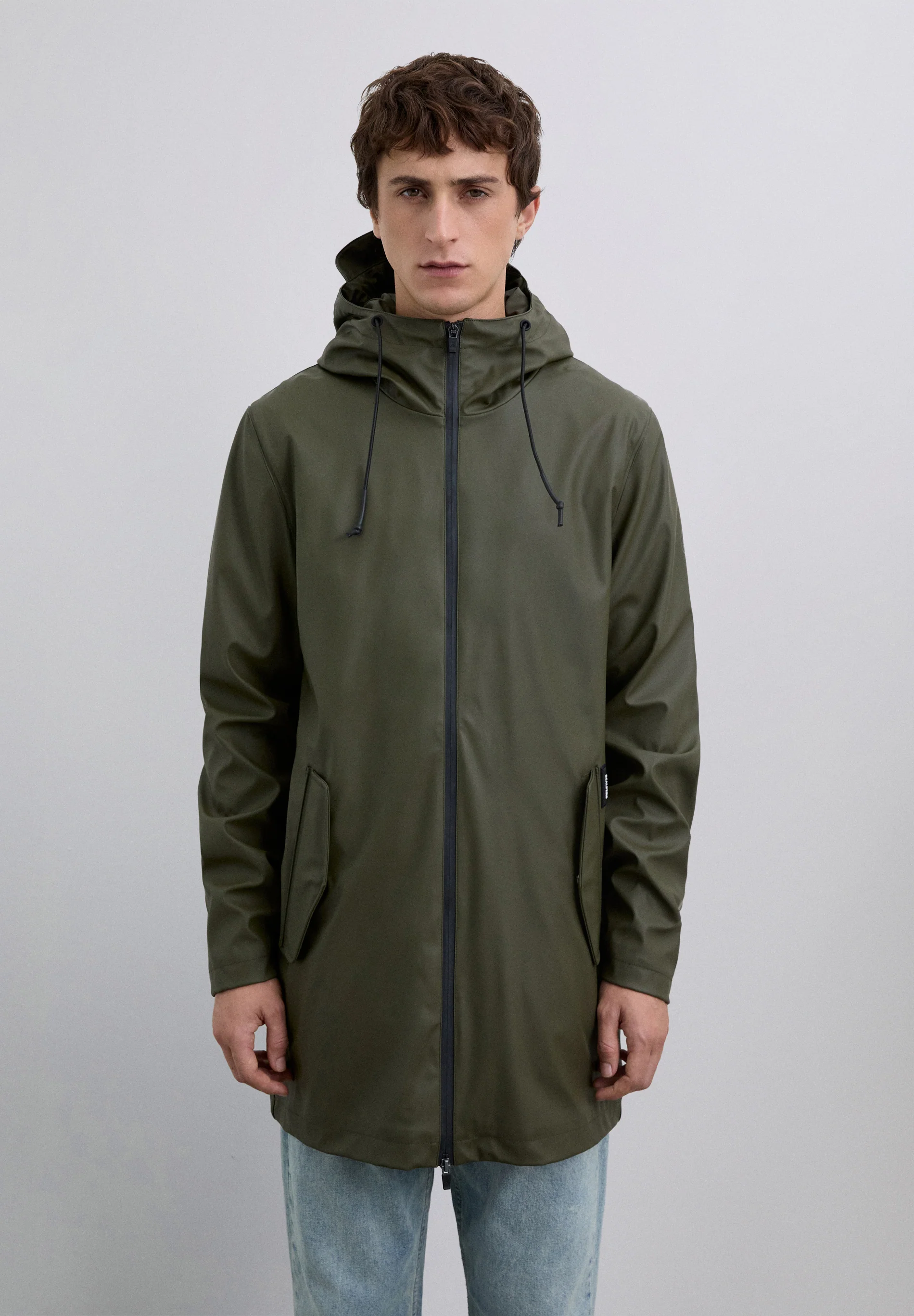 CHAQUETA IMPERMEABLE LOGO - Image 5