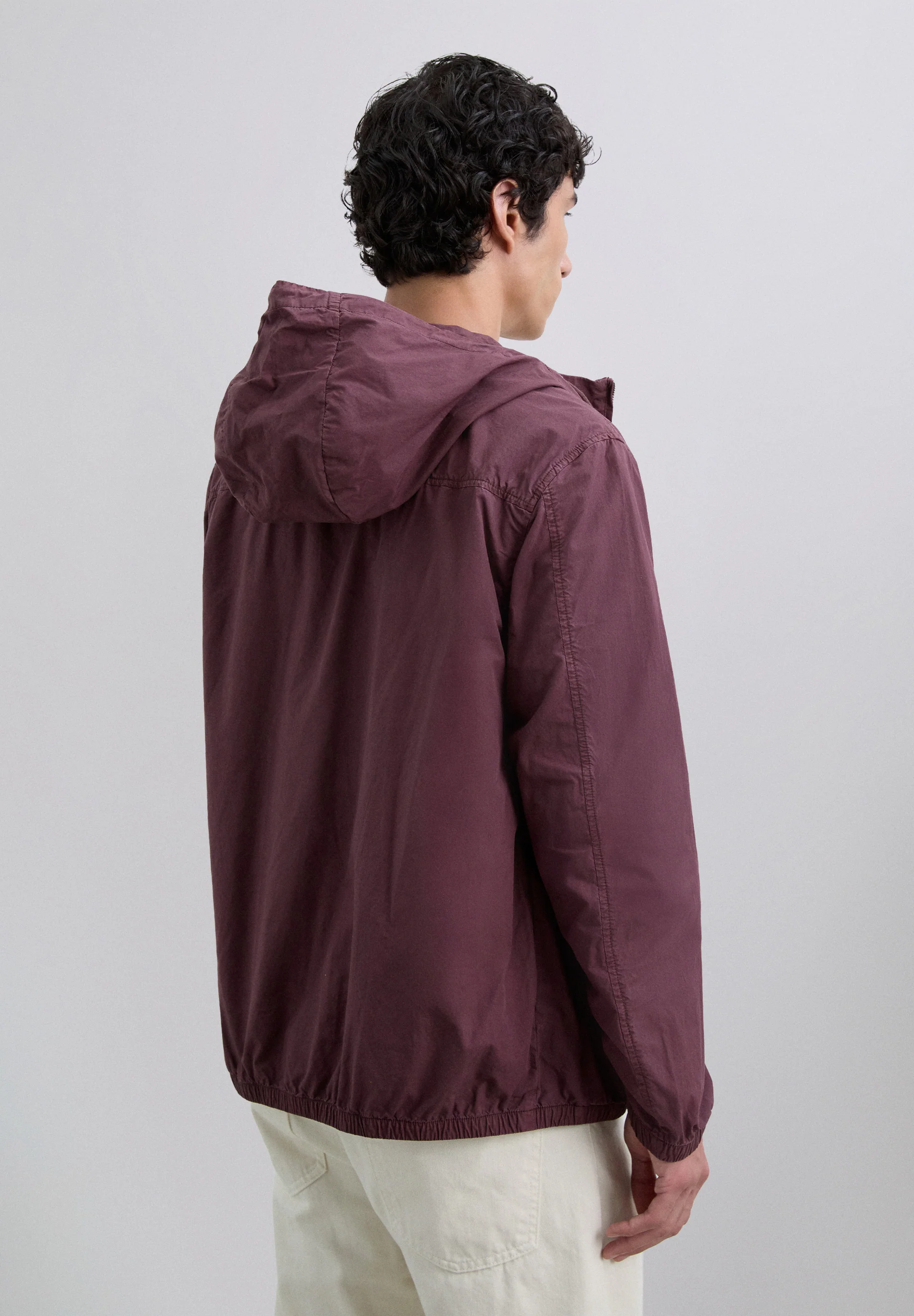 CHAQUETA LIGERA CAPUCHA - Image 4