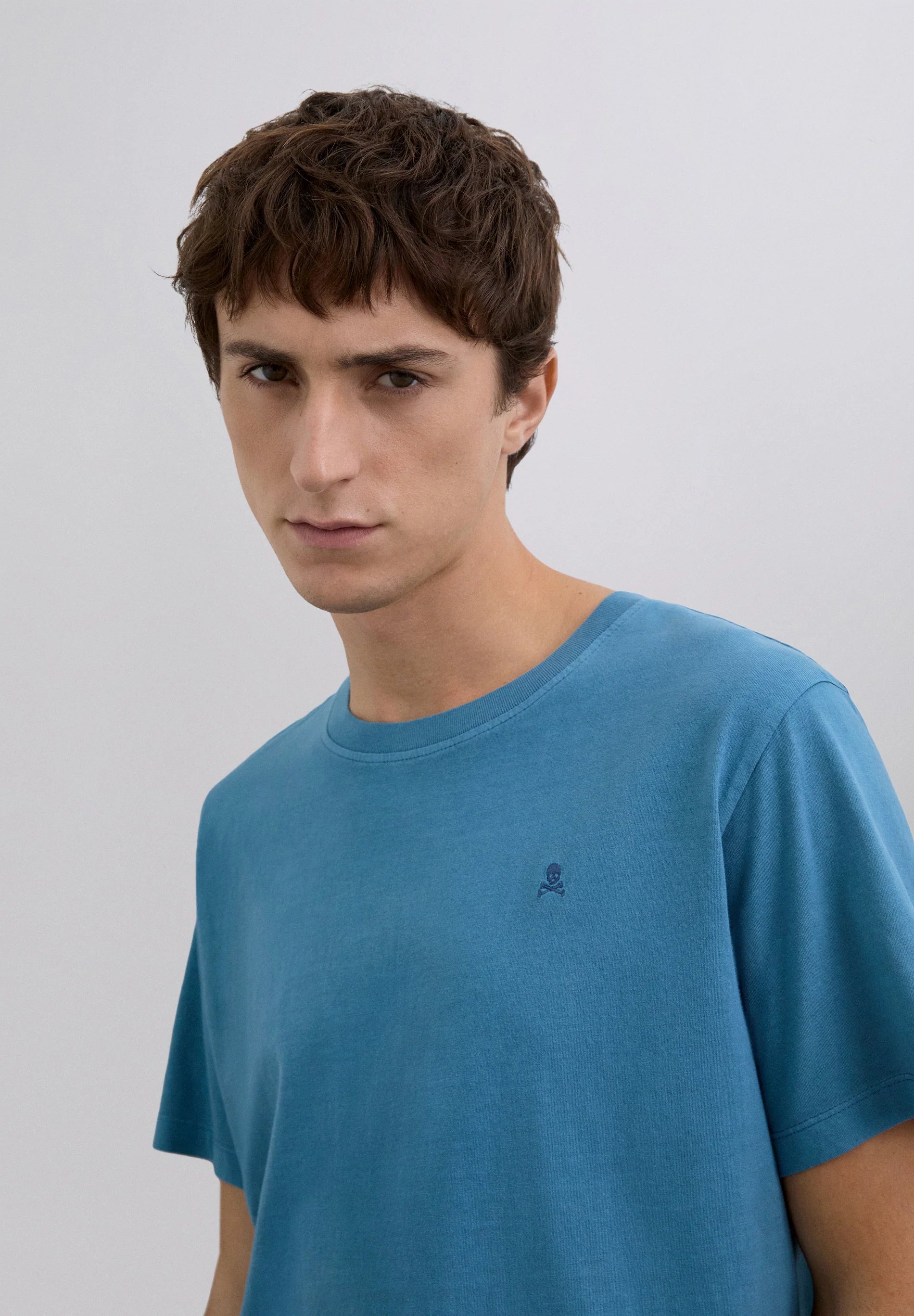 CAMISETA CALAVERA BORDADA TONO - Image 3