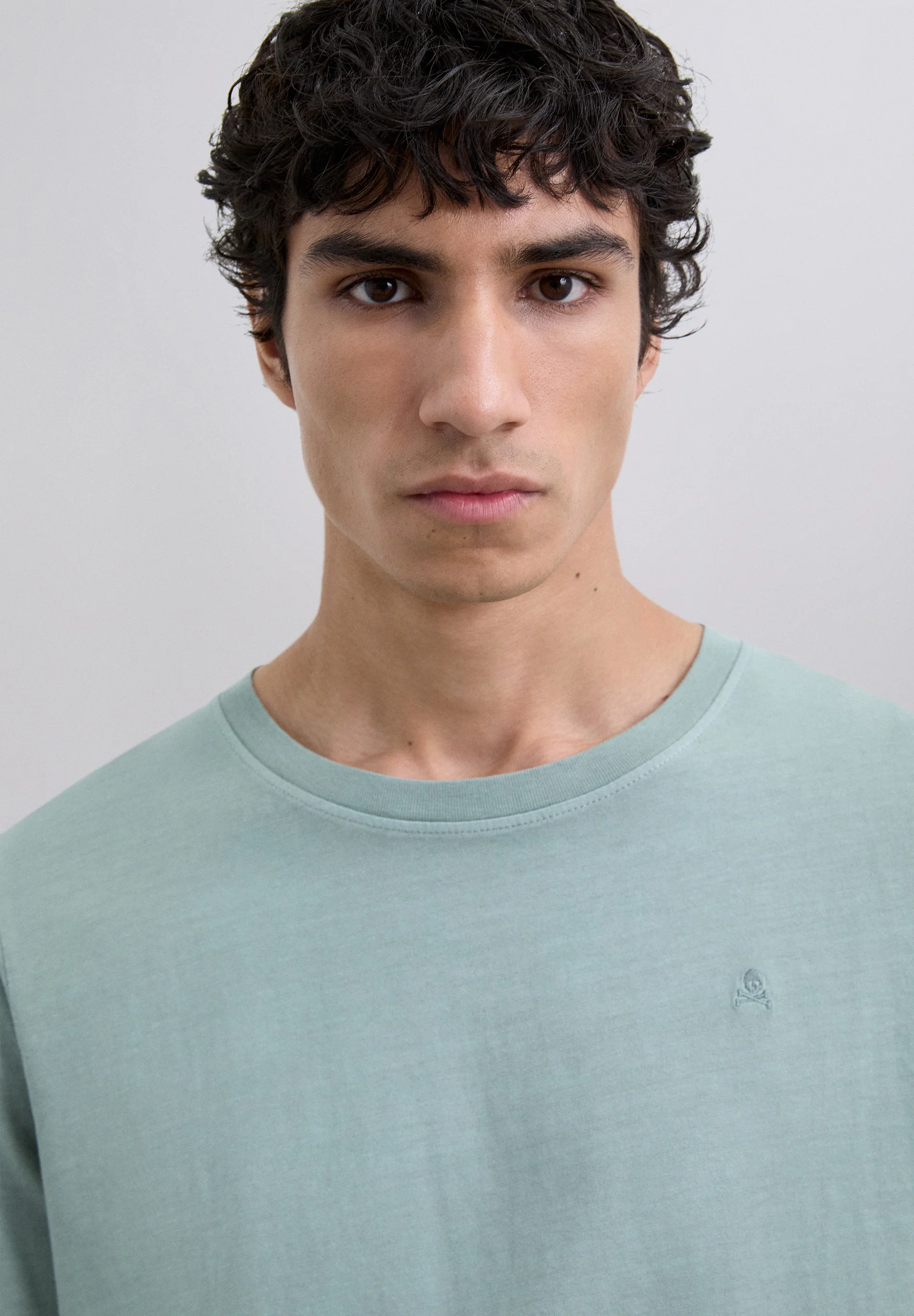 CAMISETA CALAVERA BORDADA TONO - Image 3