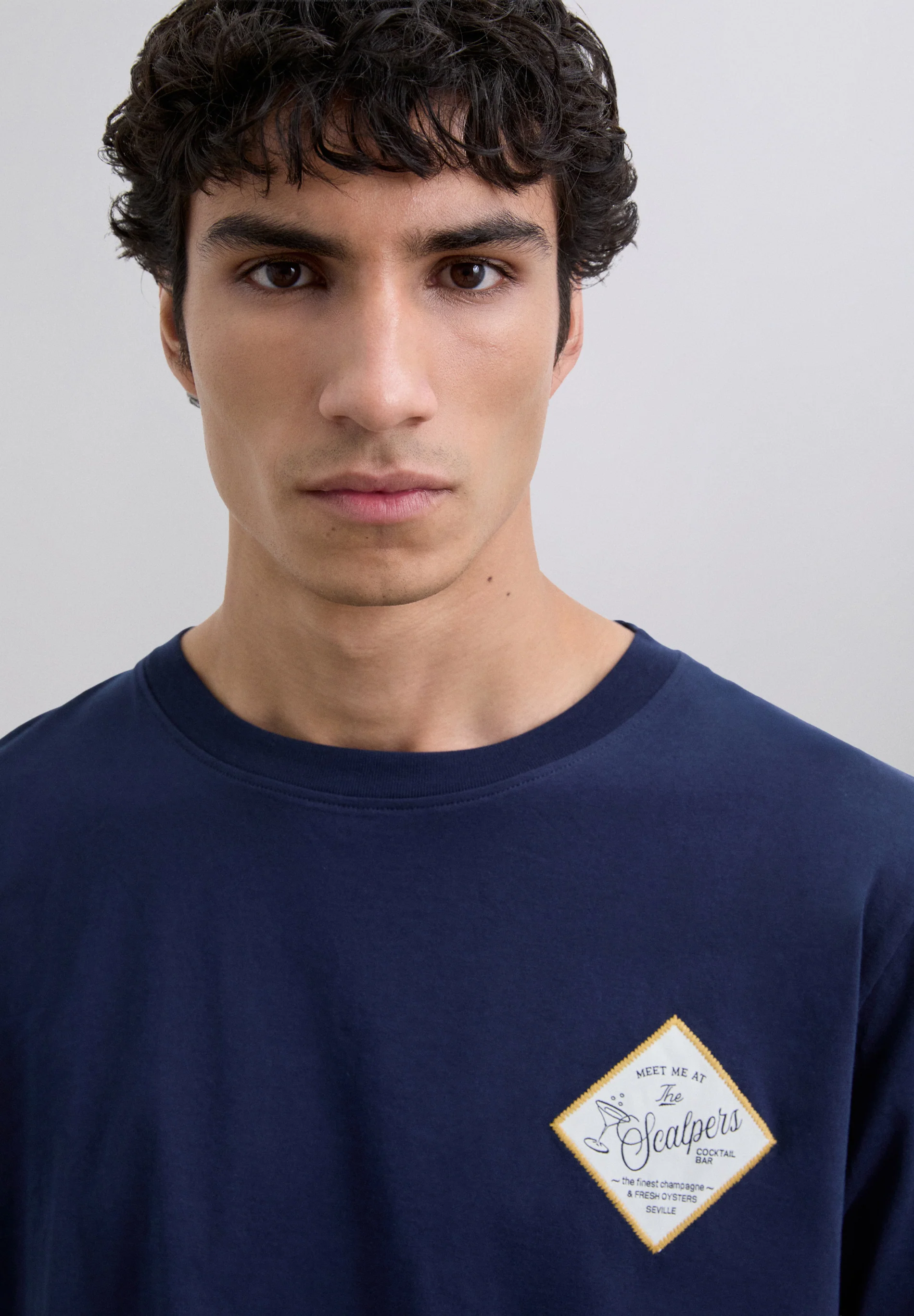 CAMISETA PARCHE BORDADO LOGO - Image 3