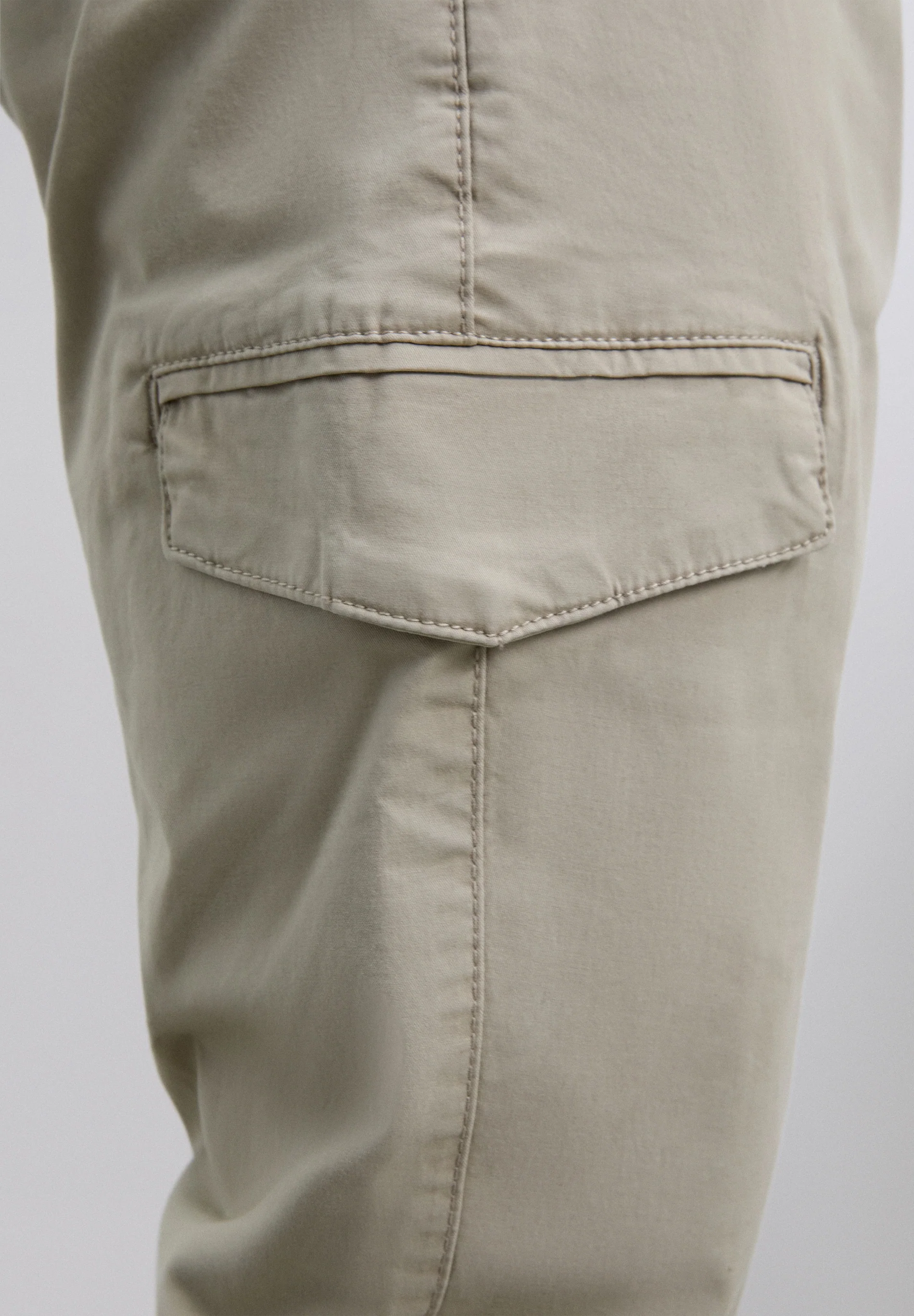 PANTALÓN CARGO SLIM FIT - Image 4