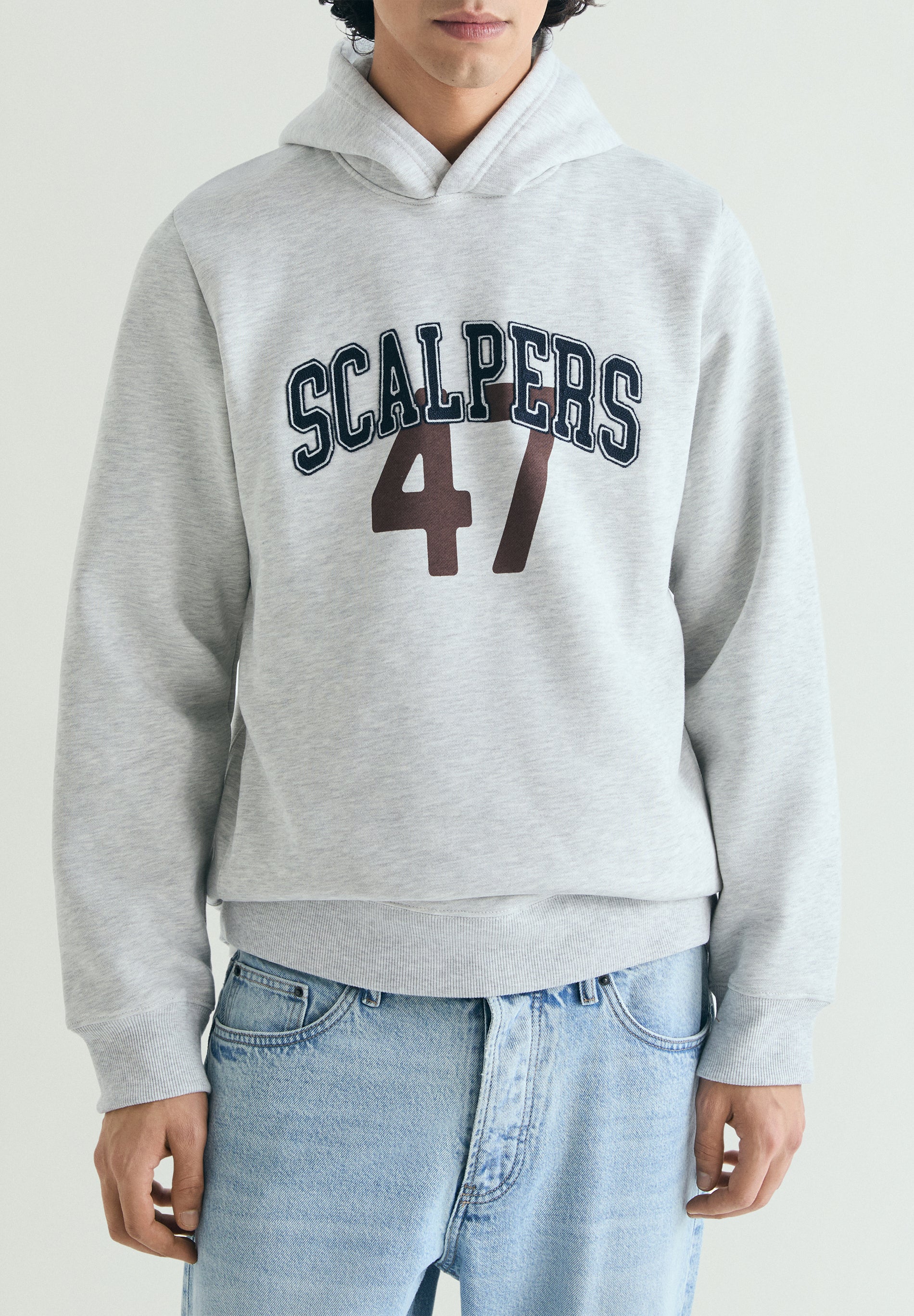 SUDADERA CON CAPUCHA VARSITY - Image 3