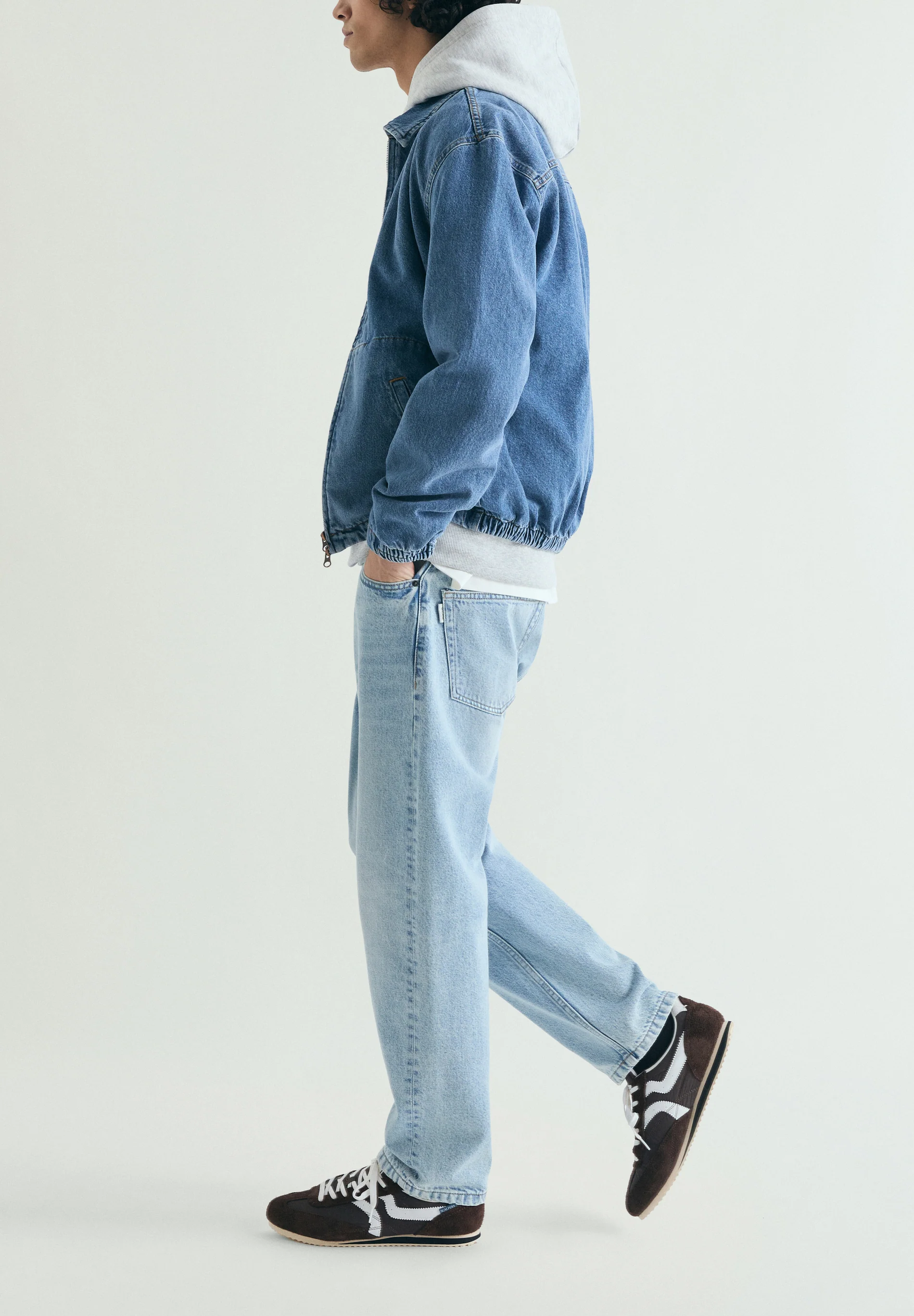 SUDADERA CON CAPUCHA VARSITY - Image 6