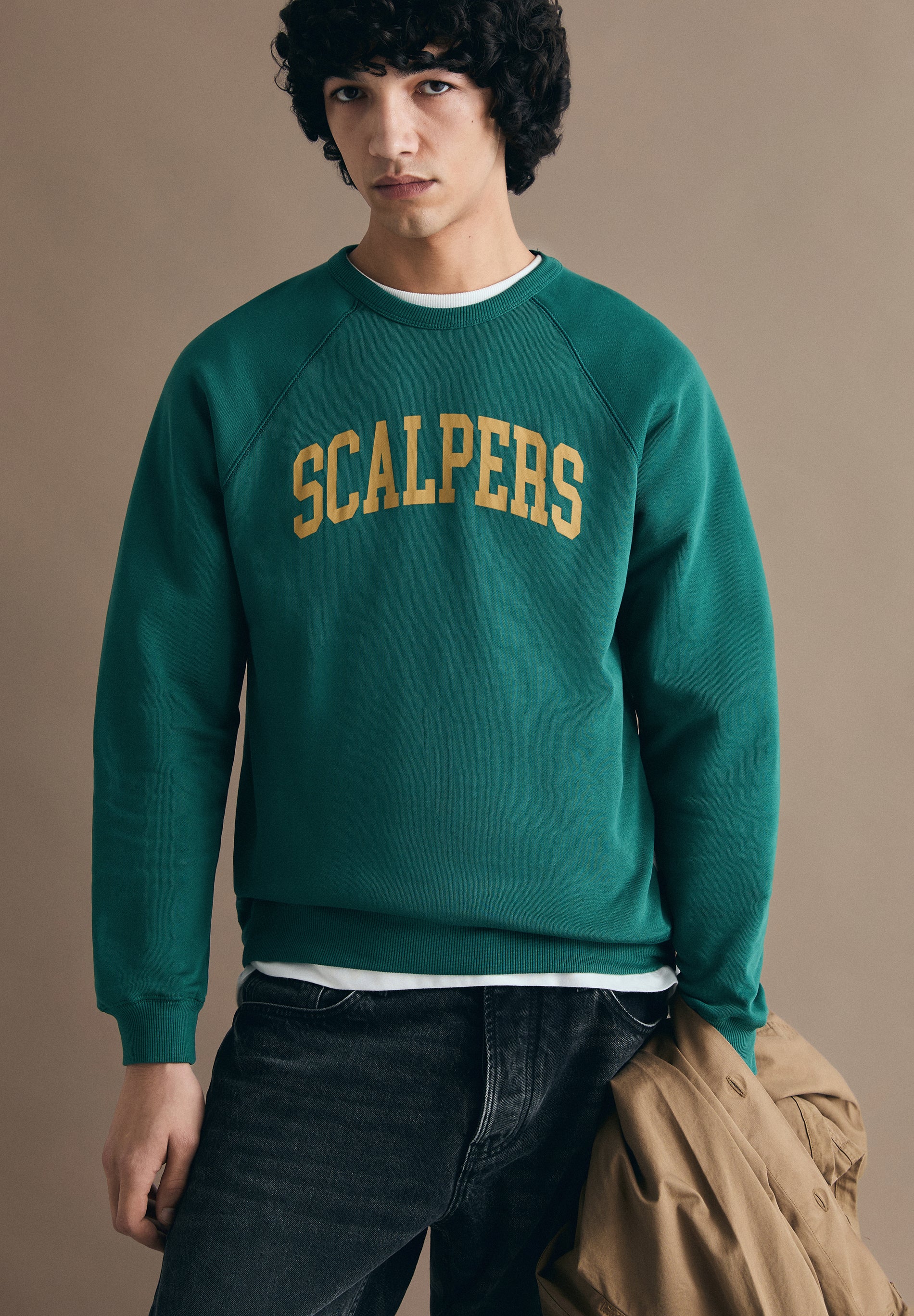SUDADERA ESTAMPADA VARSITY