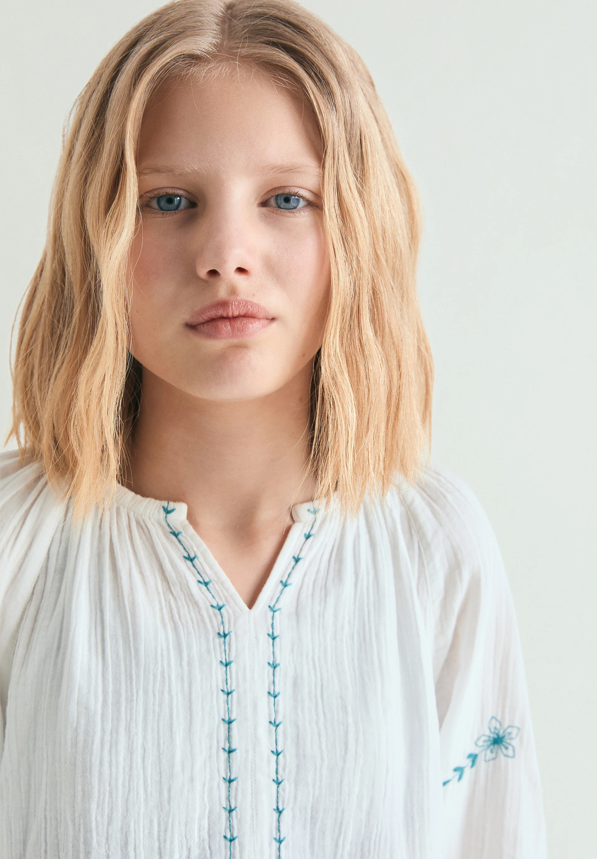 BLUSA DETALLES BORDADOS - Image 3