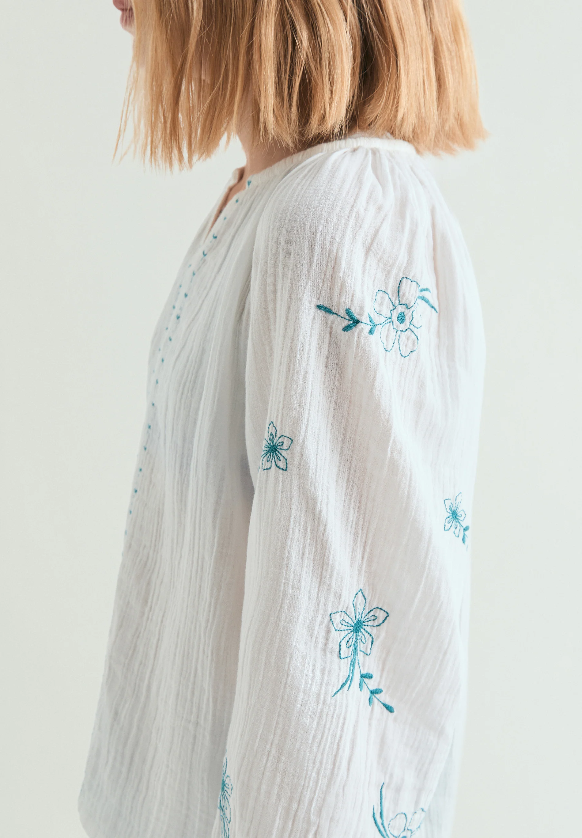 BLUSA DETALLES BORDADOS - Image 4