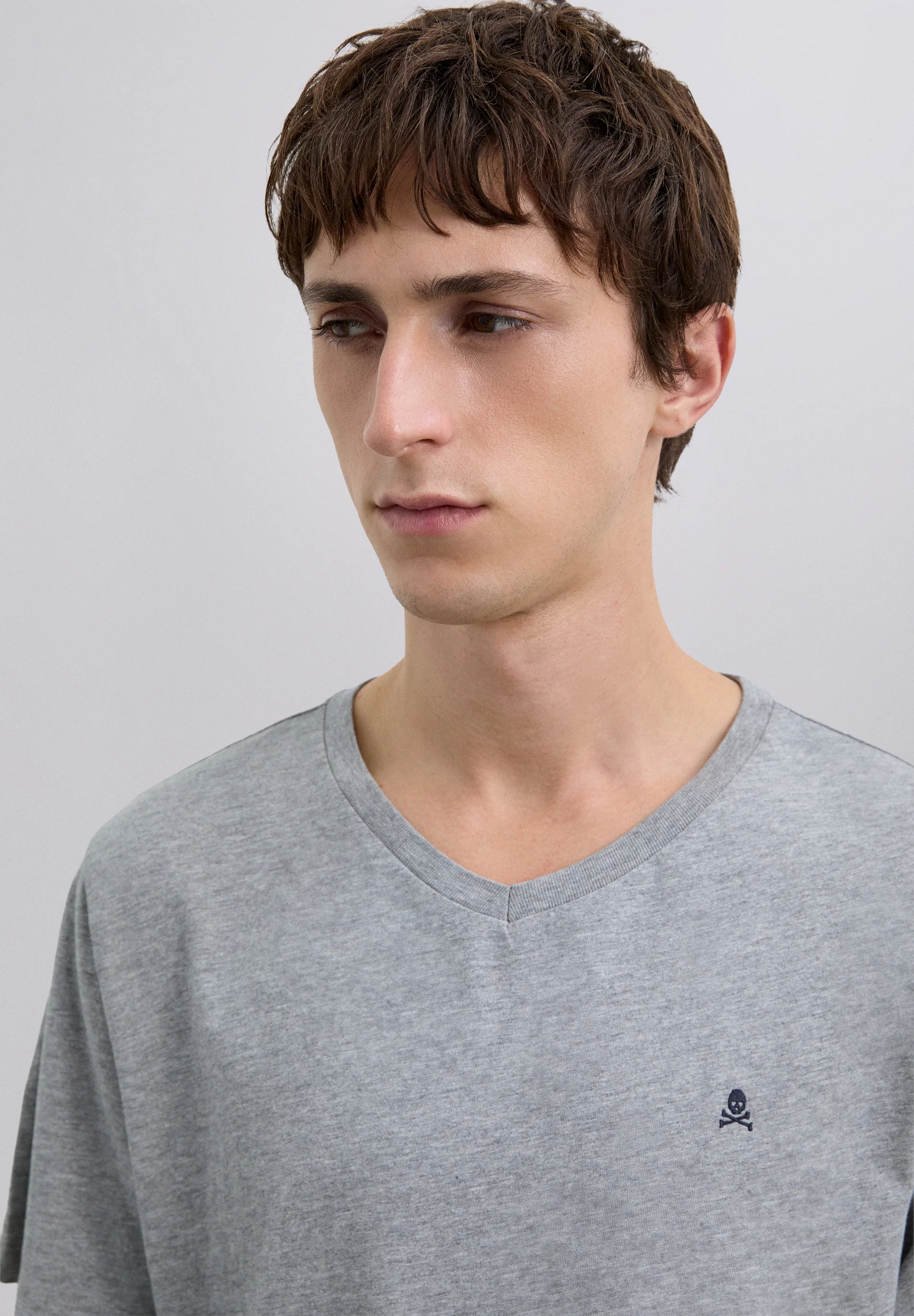 CAMISETA CALAVERA BORDADA TONO - Image 2