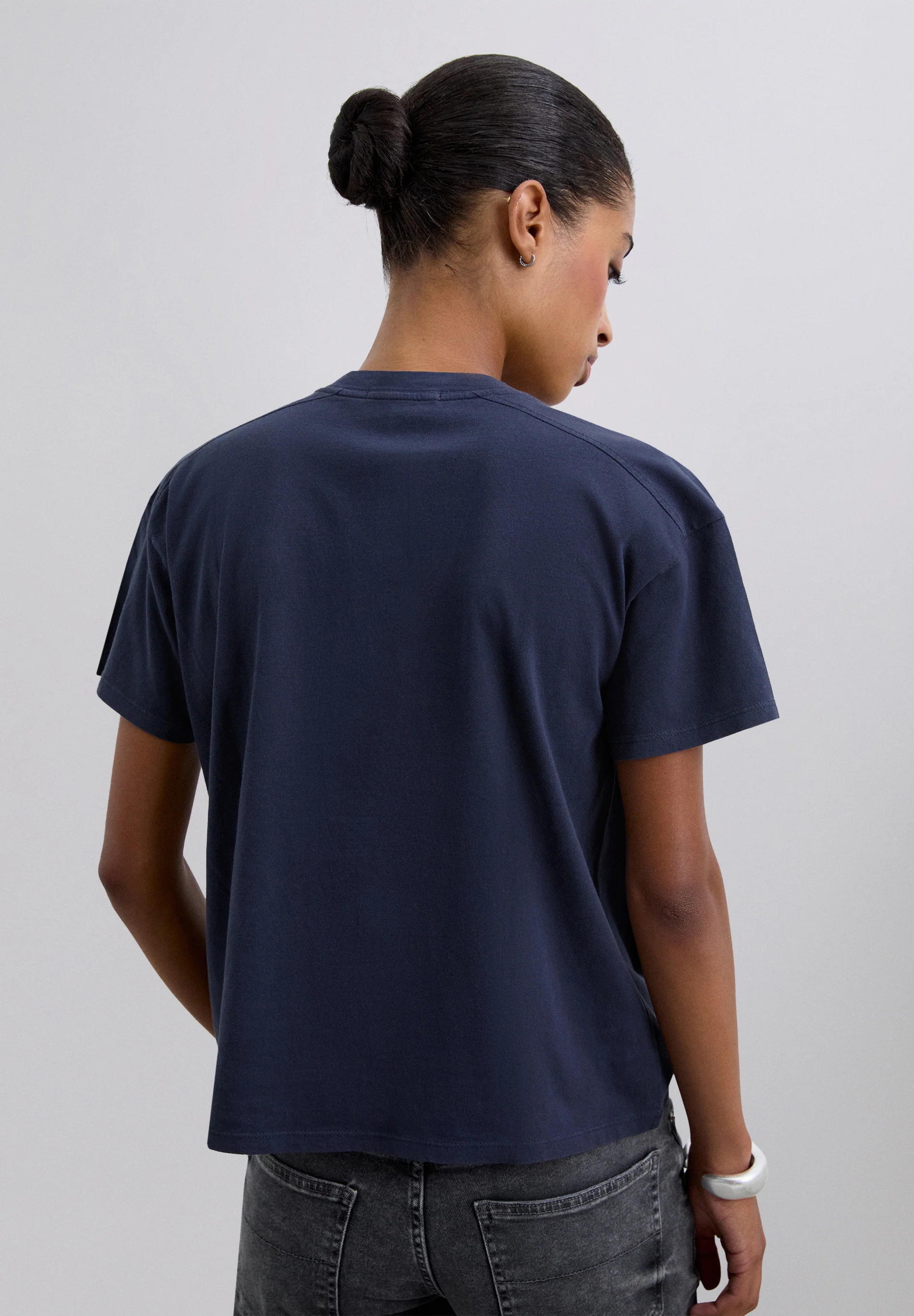 CAMISETA BÁSICA CUELLO PICO - Image 6
