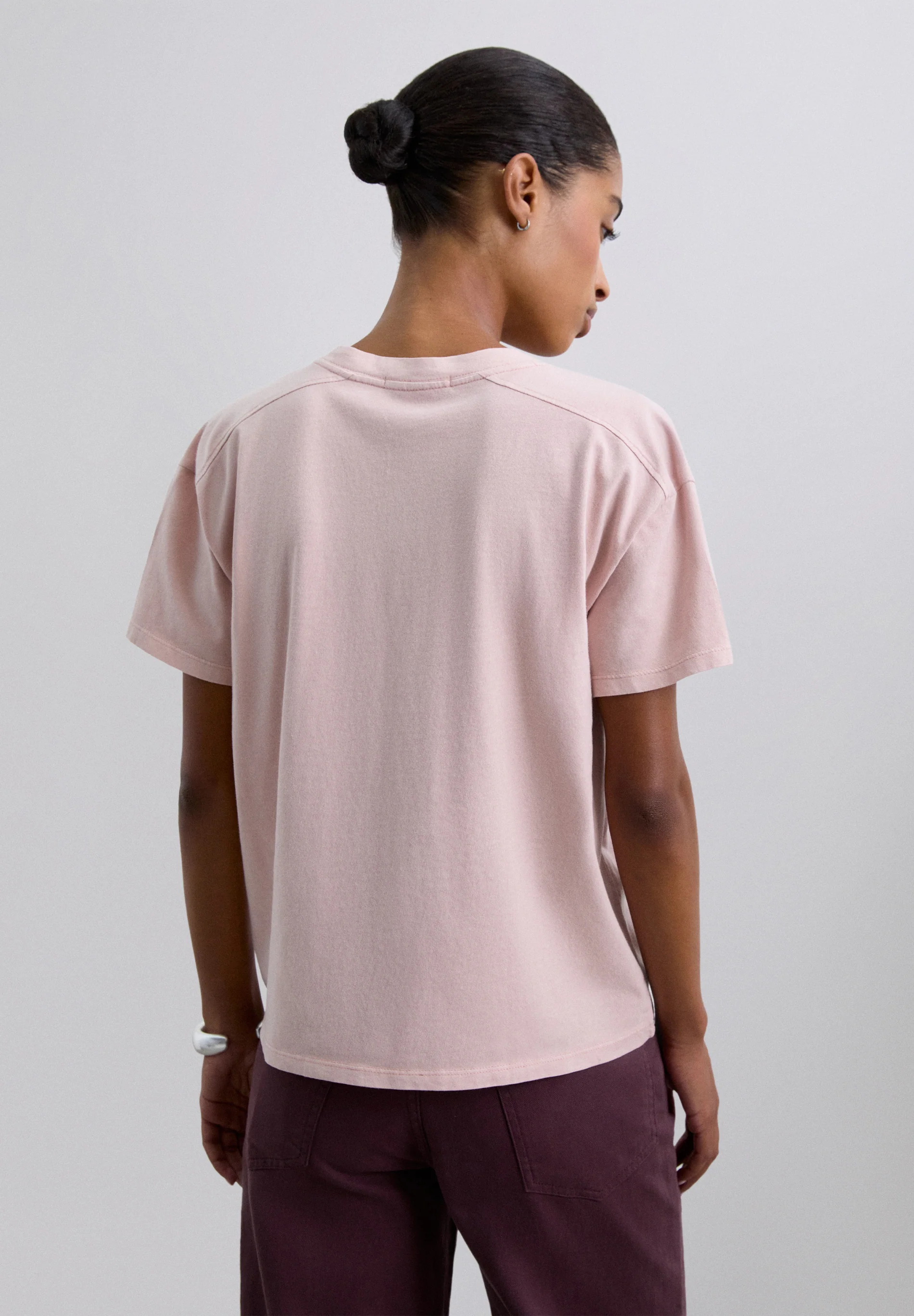 CAMISETA BÁSICA CUELLO PICO - Image 4