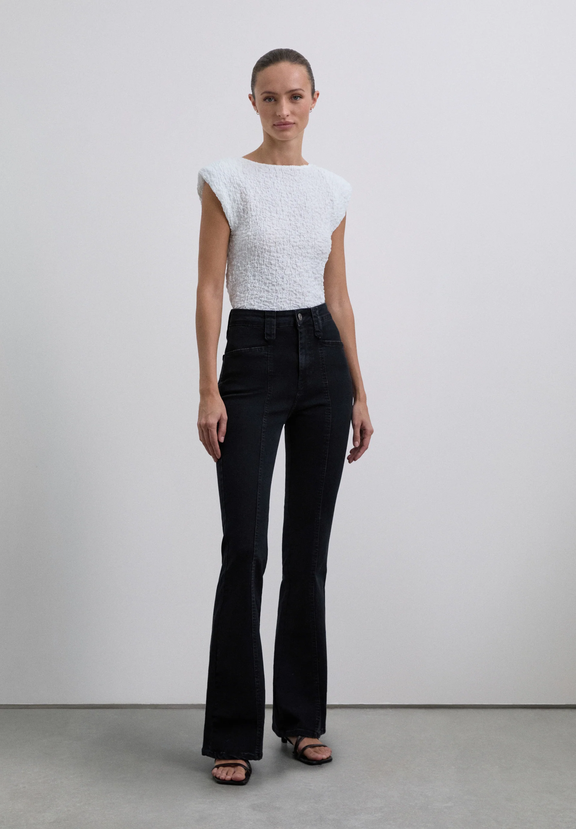 PANTALÓN DENIM BOOTCUT