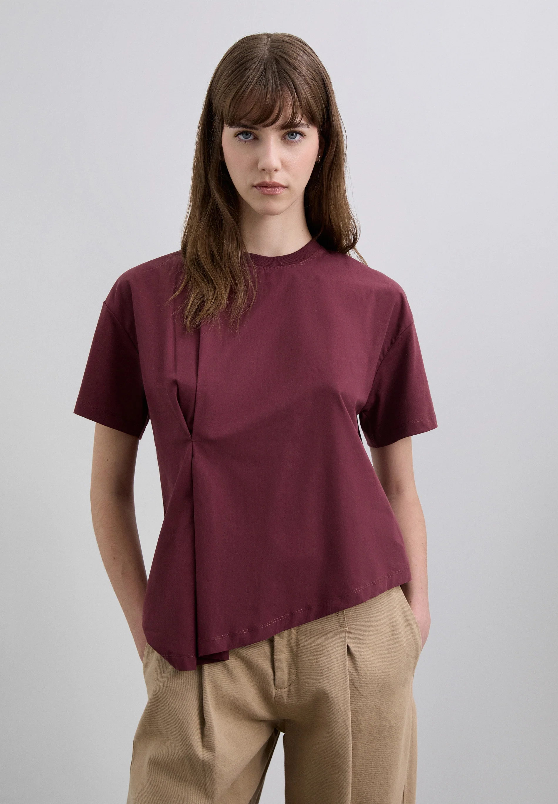 CAMISETA ASIMÉTRICA CUELLO REDONDO