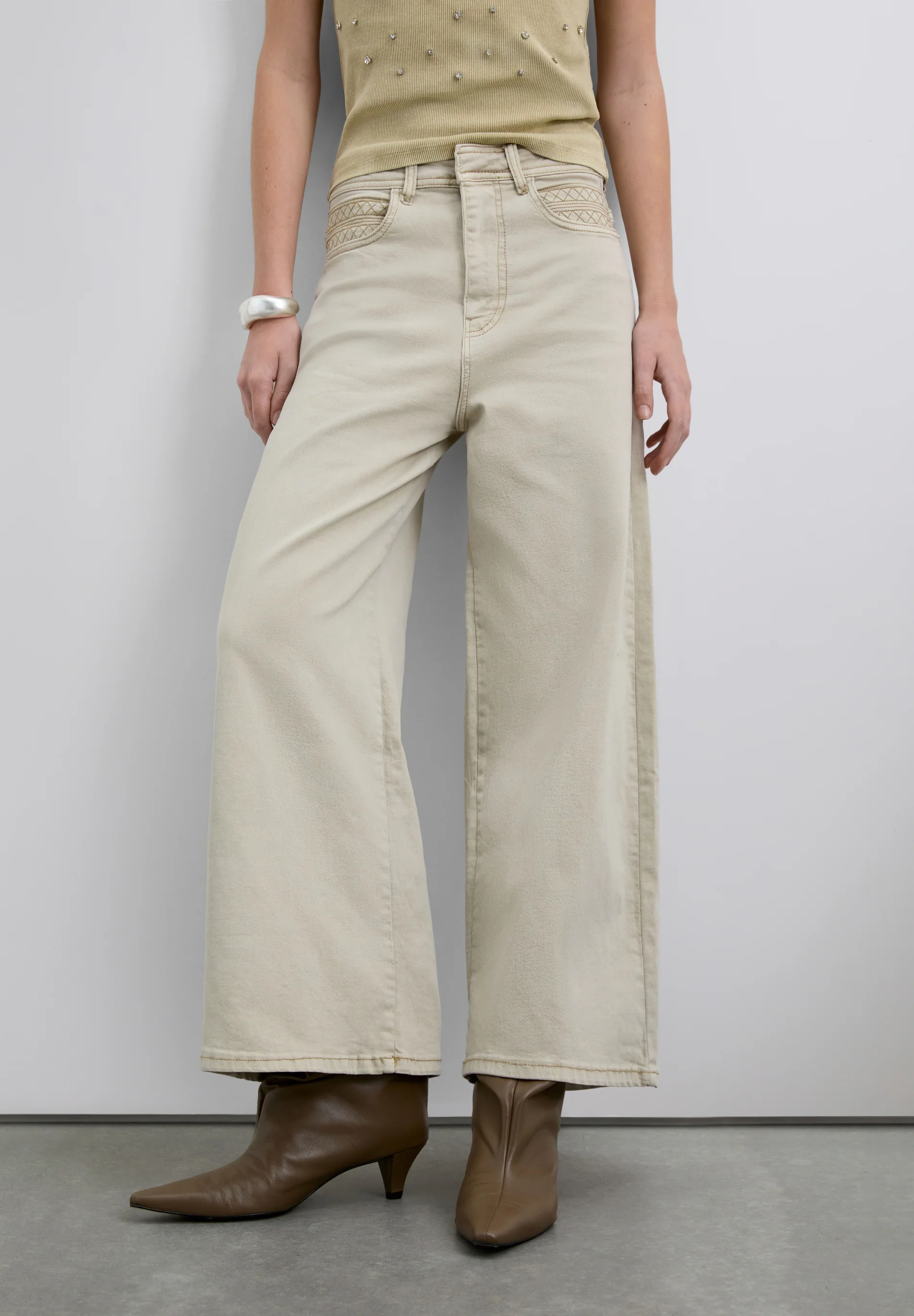 PANTALÓN TIRO ALTO DETALLE COSTURAS - Image 2