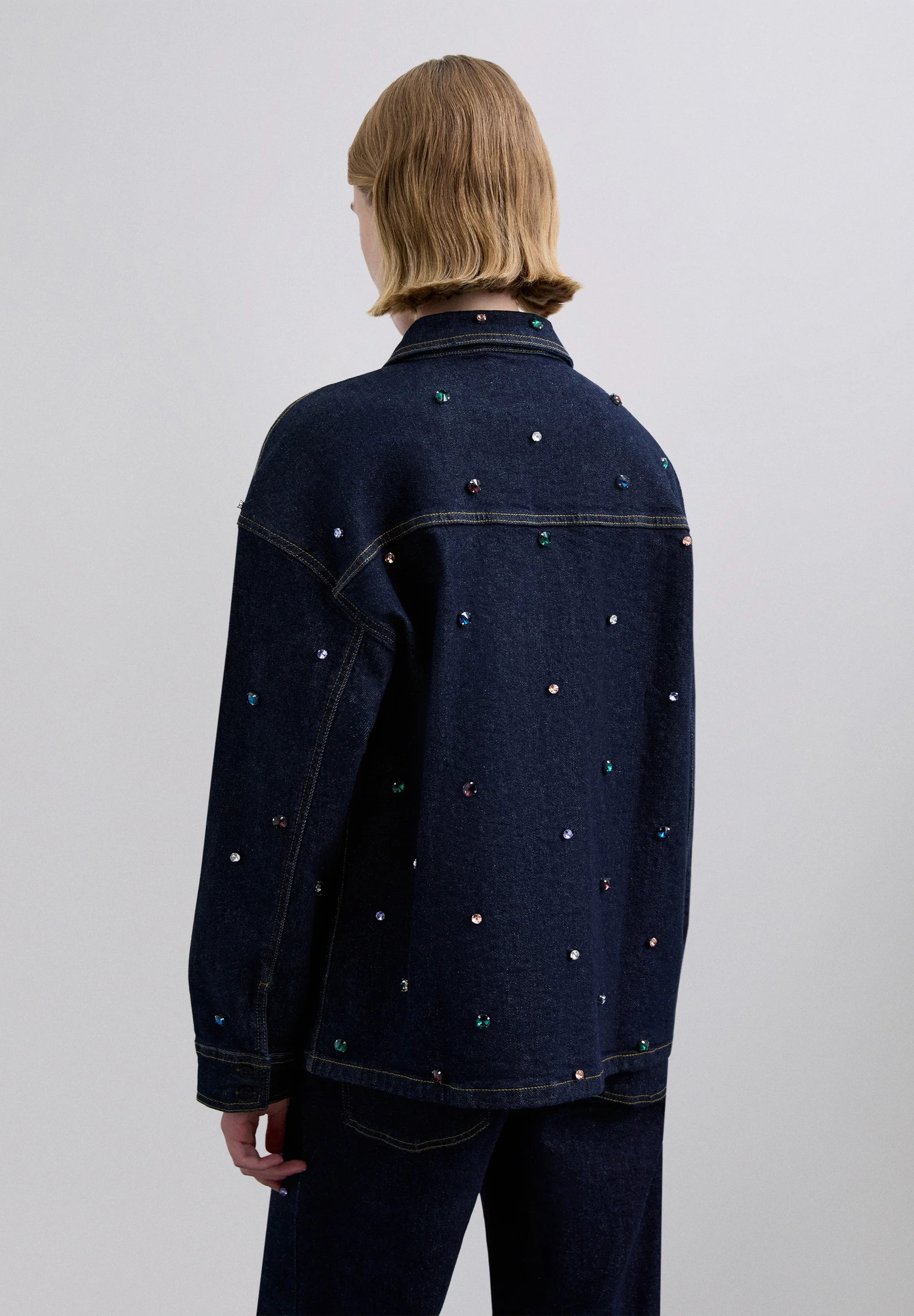 CHAQUETA DENIM CON ABALORIOS - Image 4