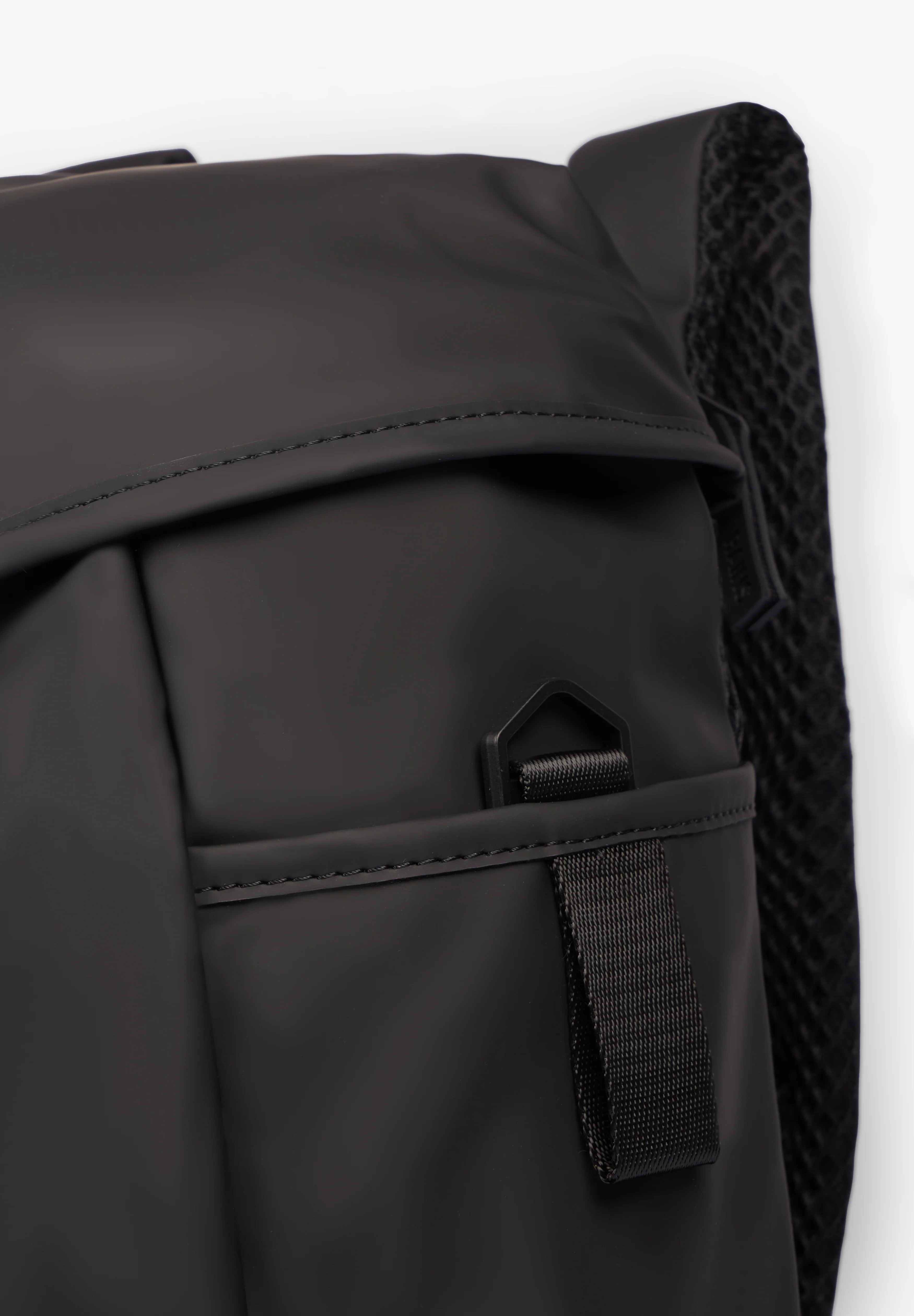 RAINS | MOCHILA VALERA BUCKET W3 - Image 4