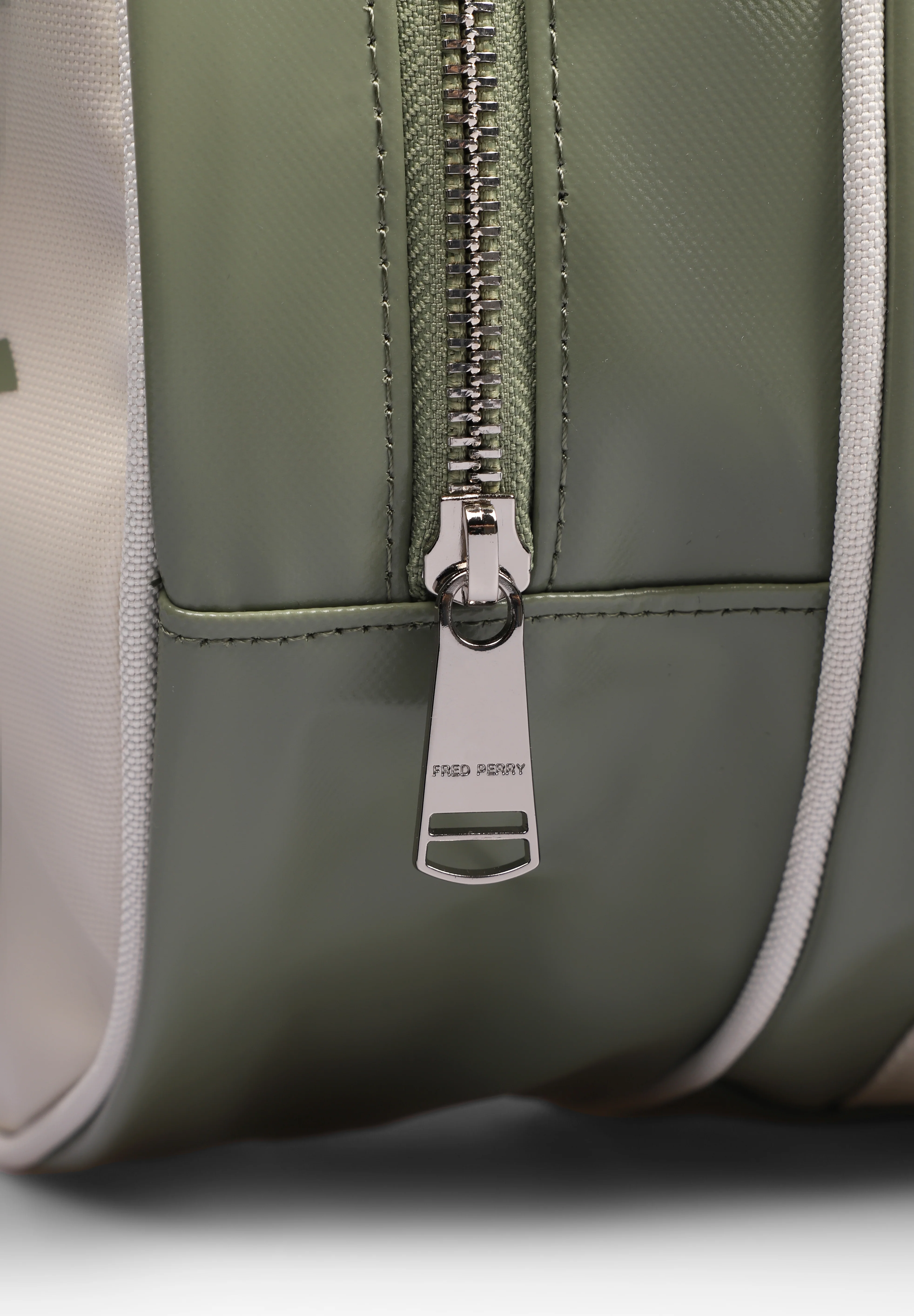 FRED PERRY | BOLSA CLASSIC BARREL - Image 8