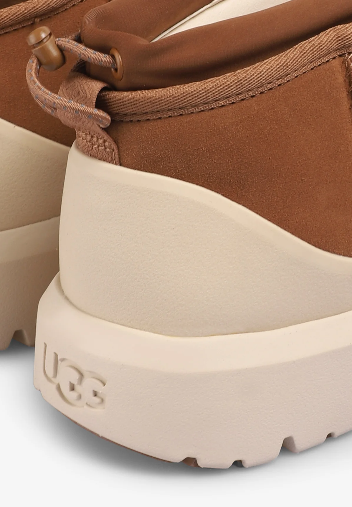 UGG | BOTAS CLASSIC ULTRA MINI WEATHER HYBRID HOMBRE - Image 5