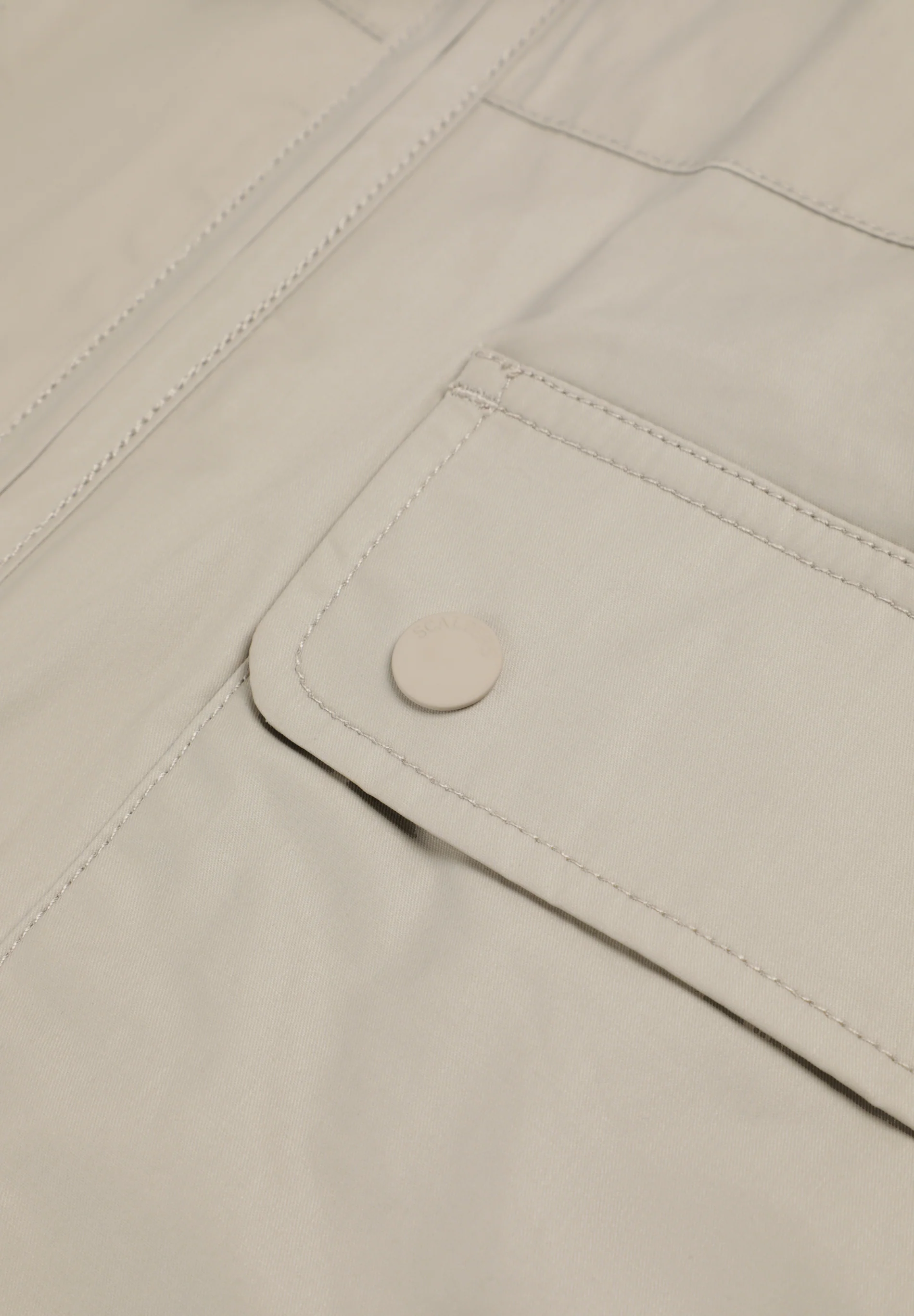 CHAQUETA CON CAPUCHA MESH - Image 10