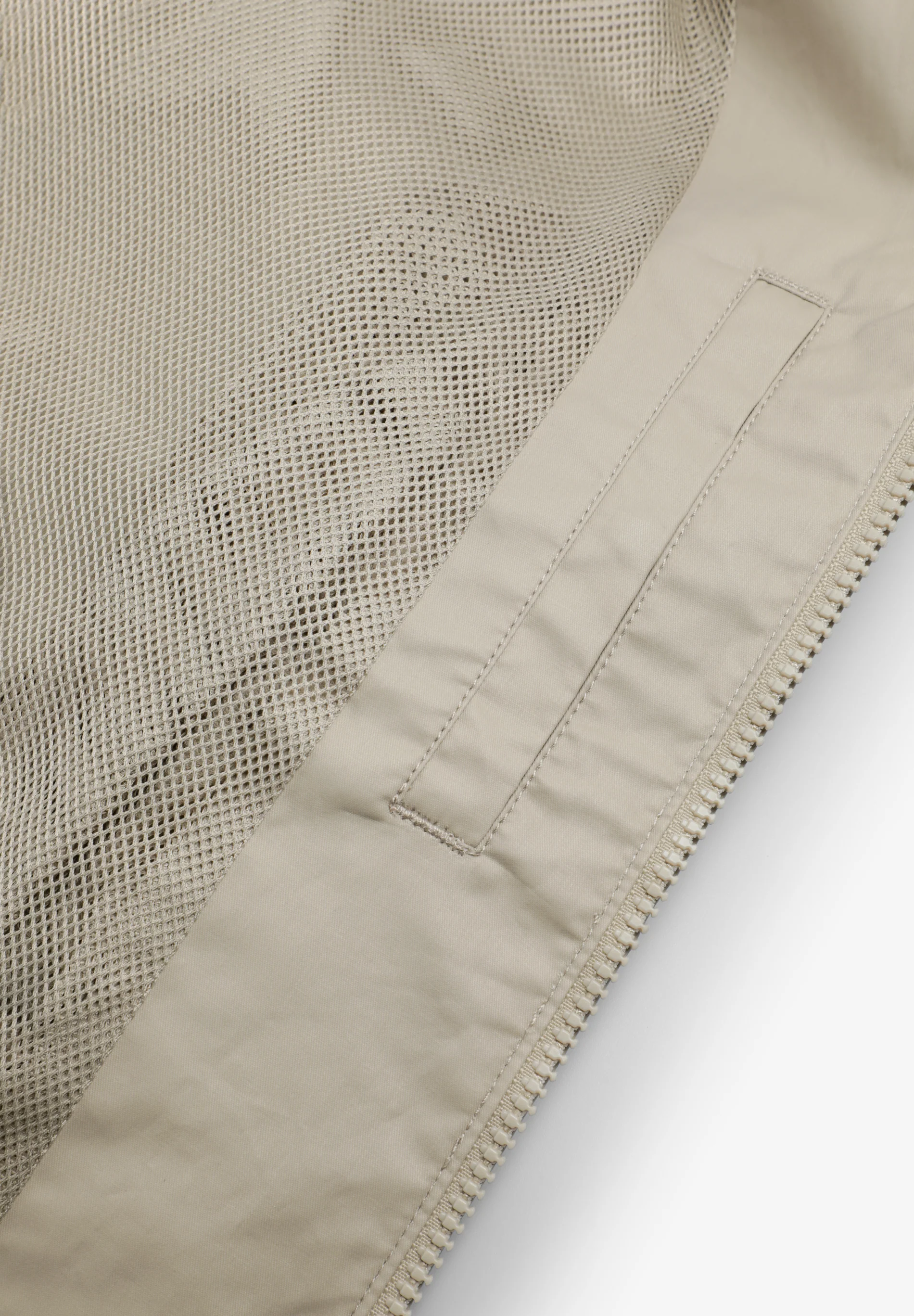 CHAQUETA CON CAPUCHA MESH - Image 12