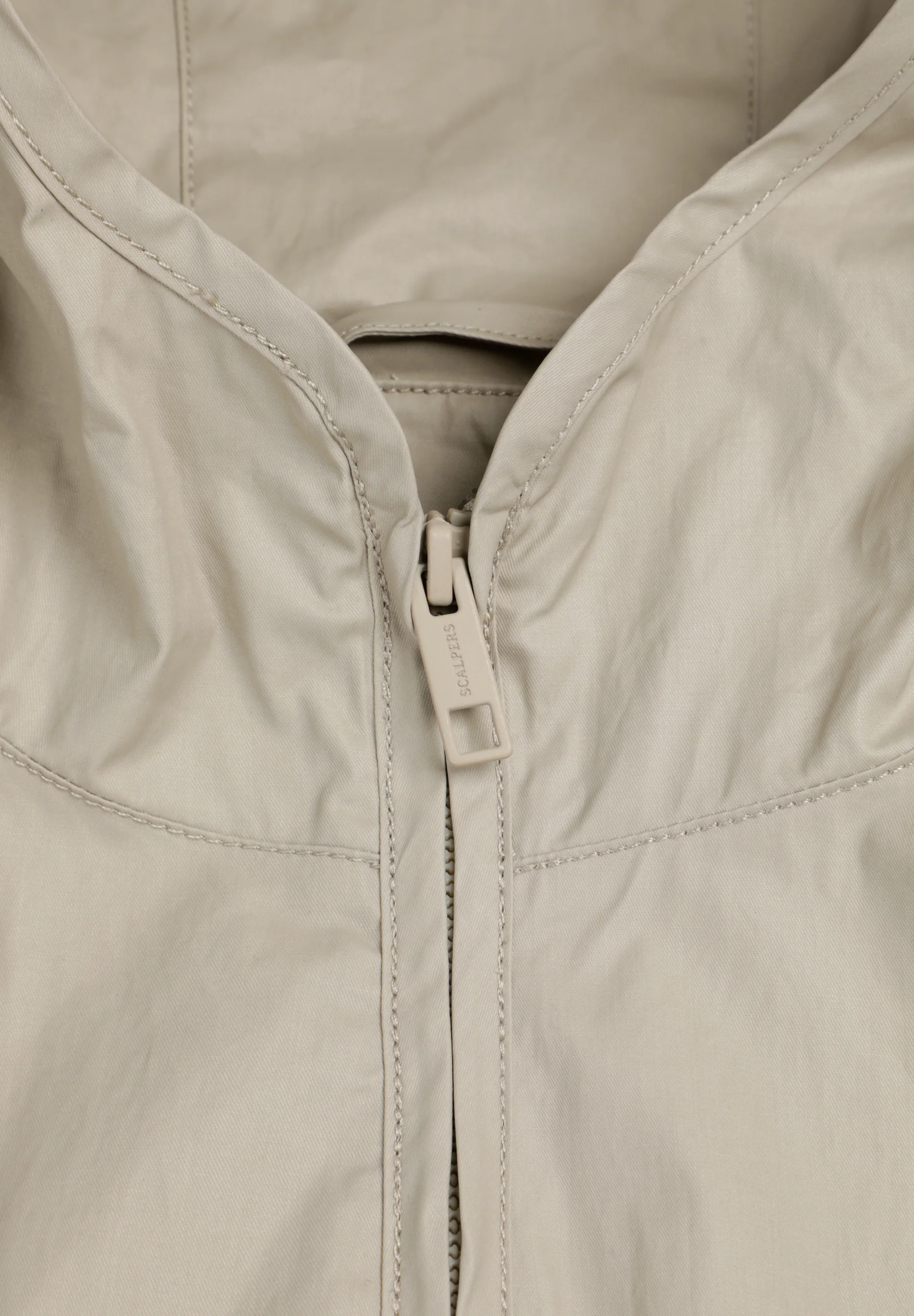 CHAQUETA CON CAPUCHA MESH - Image 8